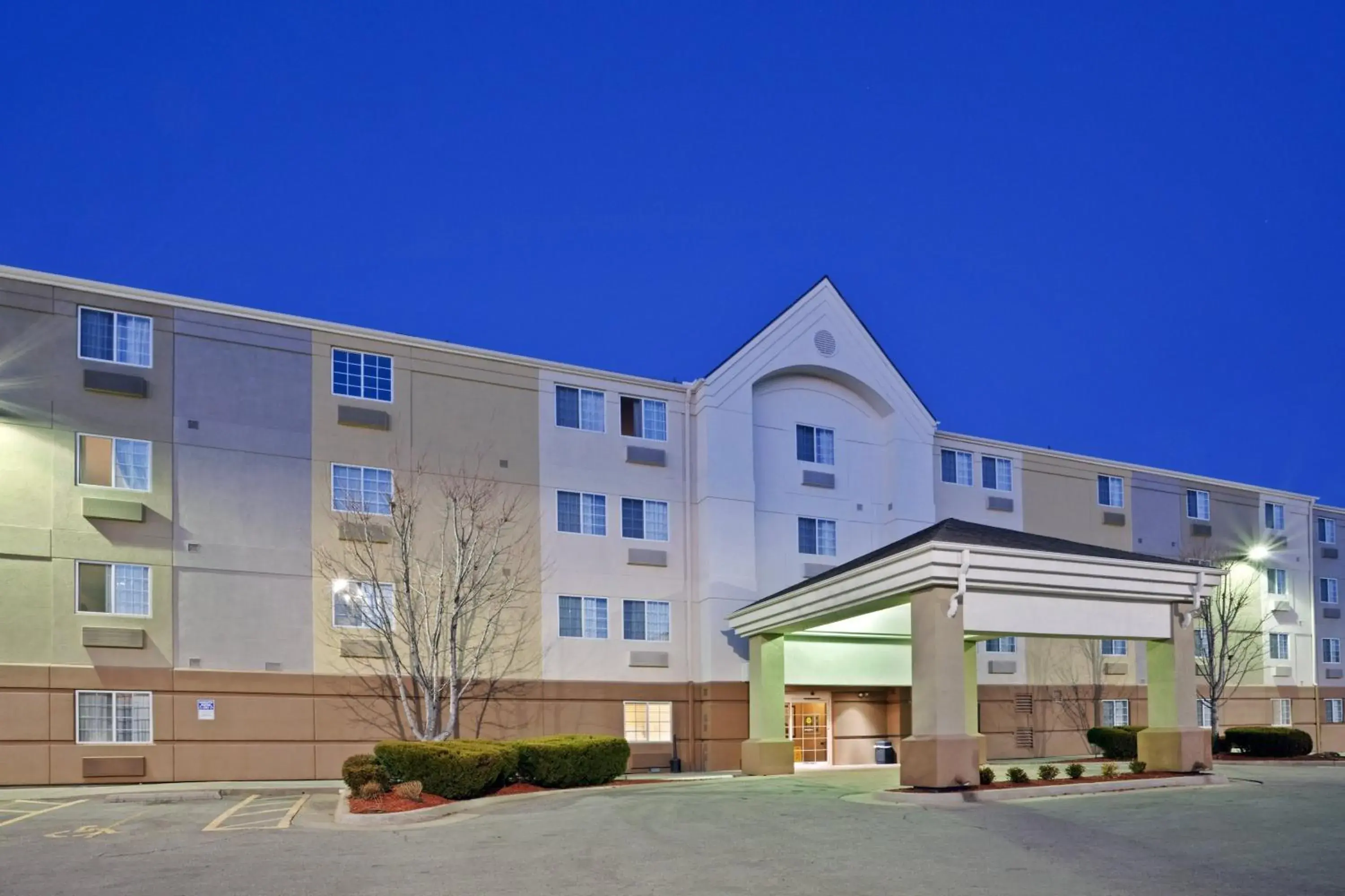 Property building in Candlewood Suites - Topeka West by IHG Property building in Candlewood Suites - Topeka West by IHG