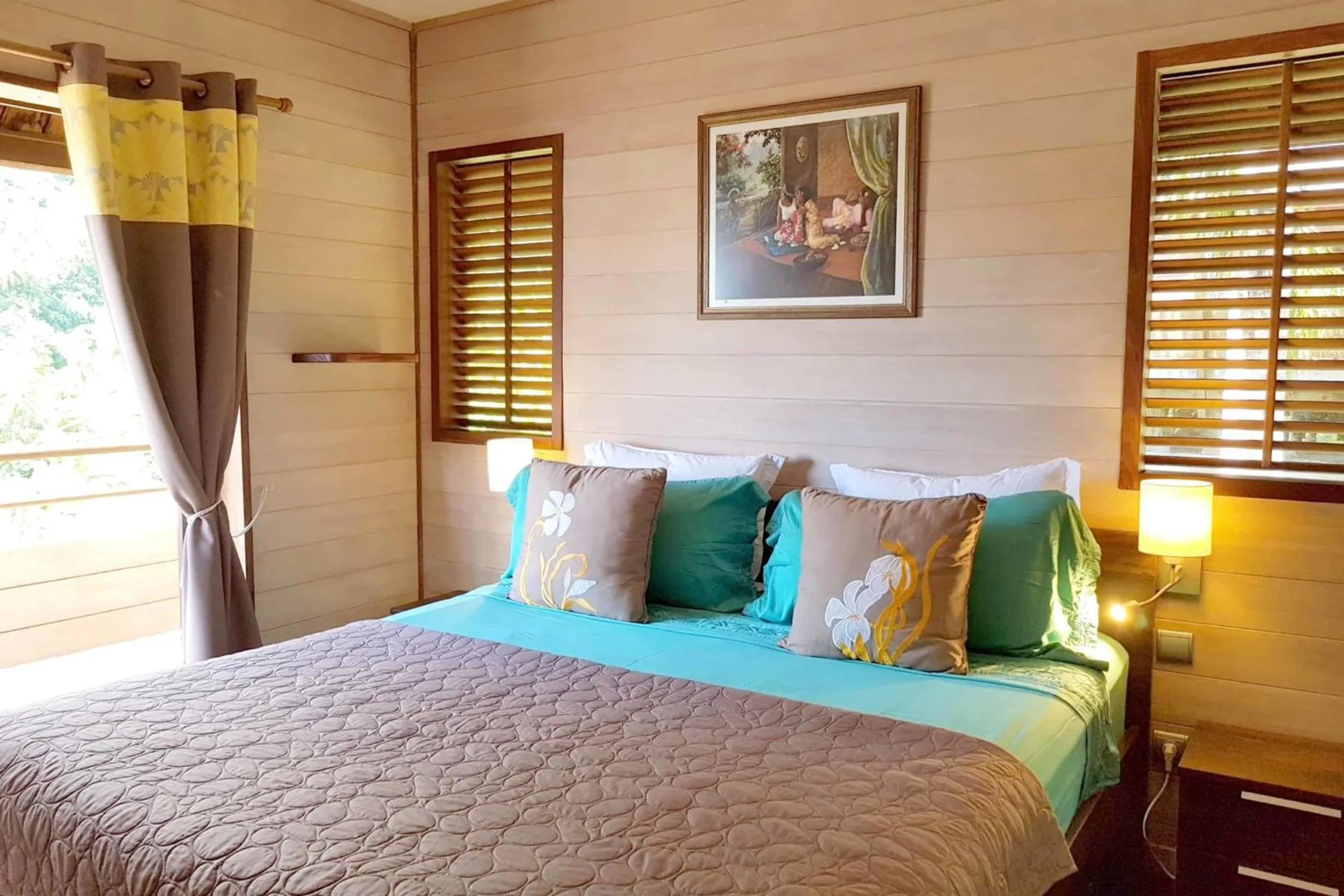 Bed in Villa Anuanua by Tahiti Homes