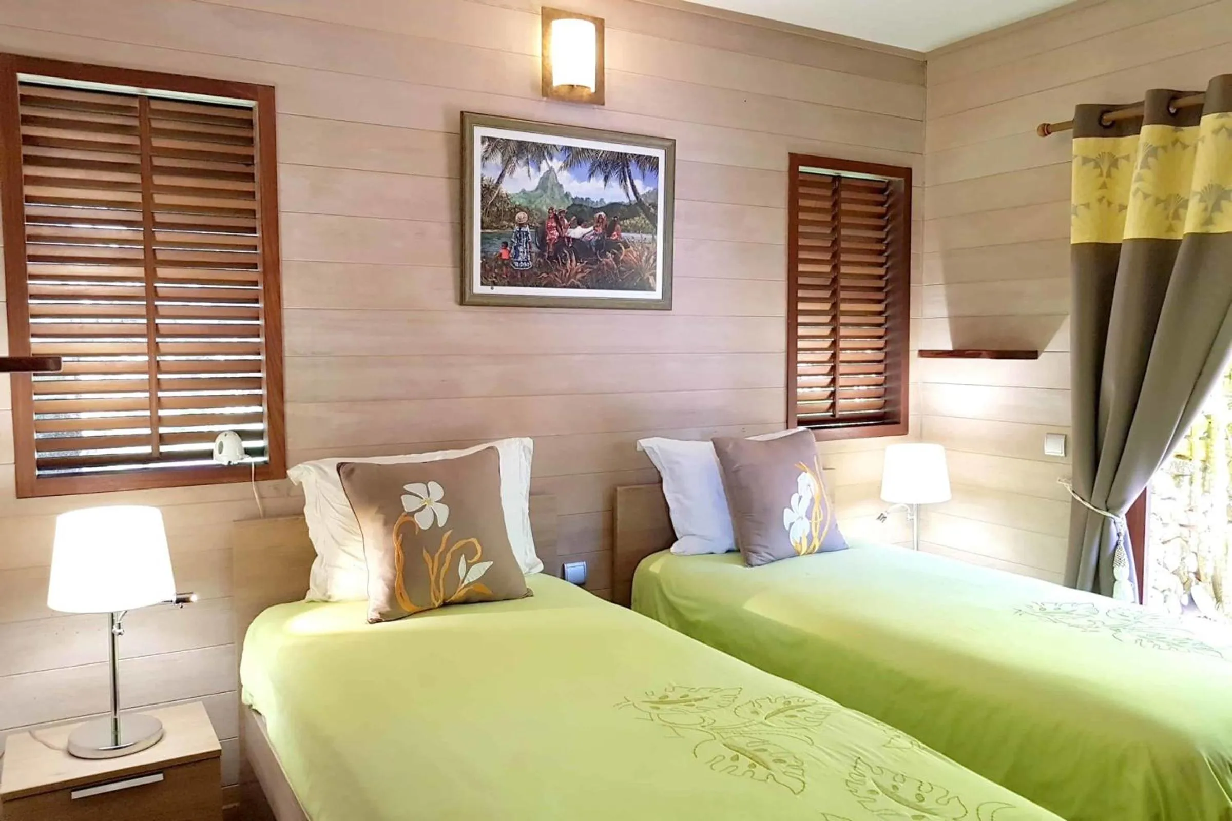 Bed in Villa Anuanua by Tahiti Homes
