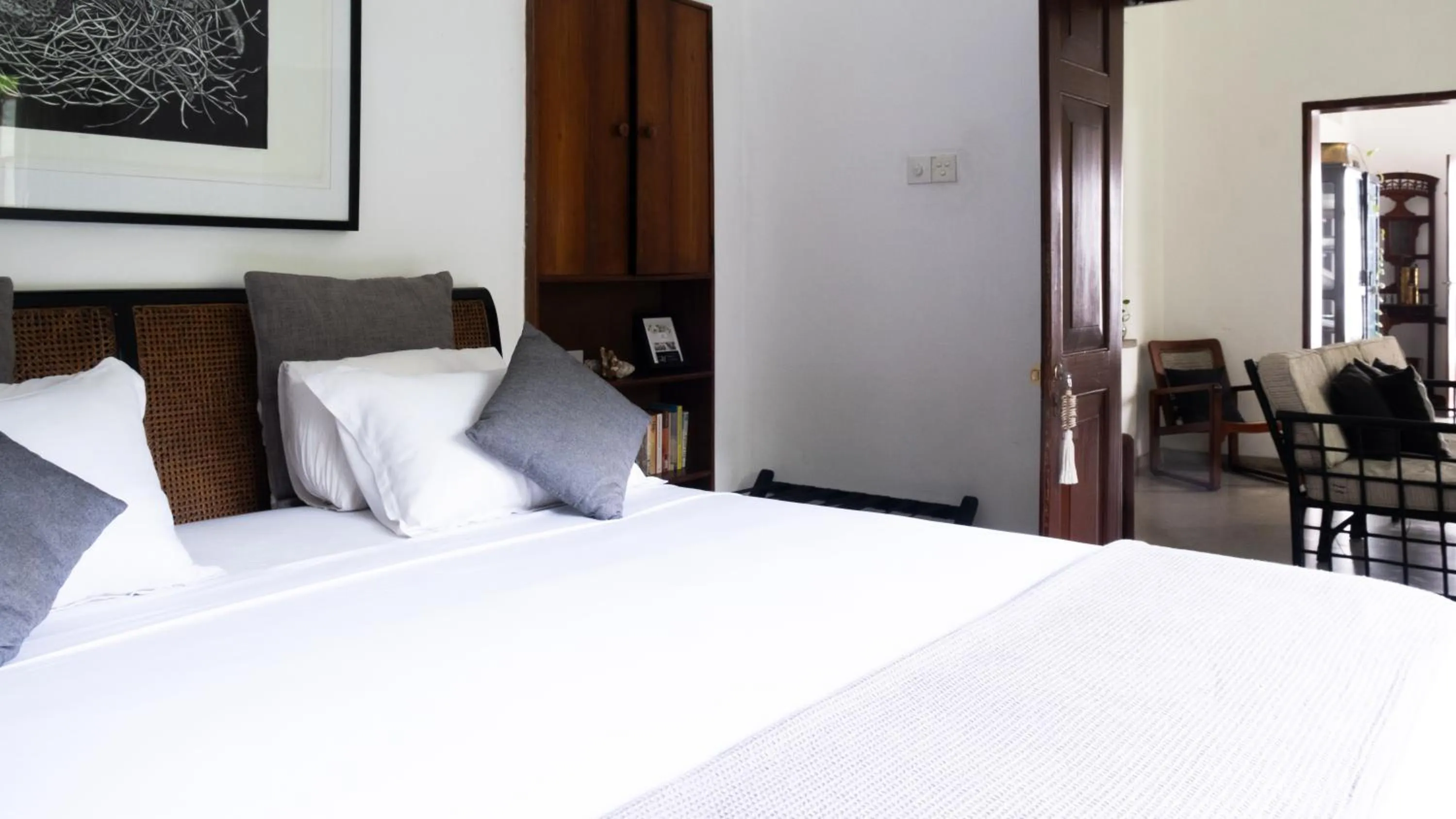 Bed in "27" Spathodea- Oasis in the City