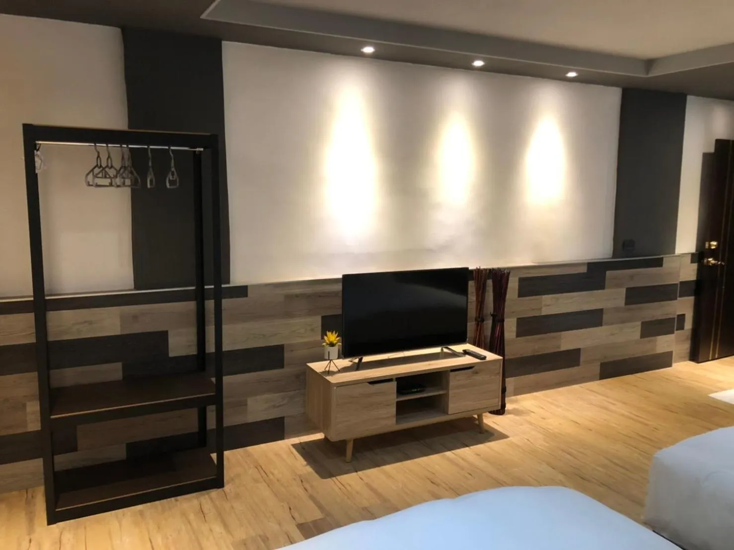 Bed in First Place B&B (Hualien Railway Station)