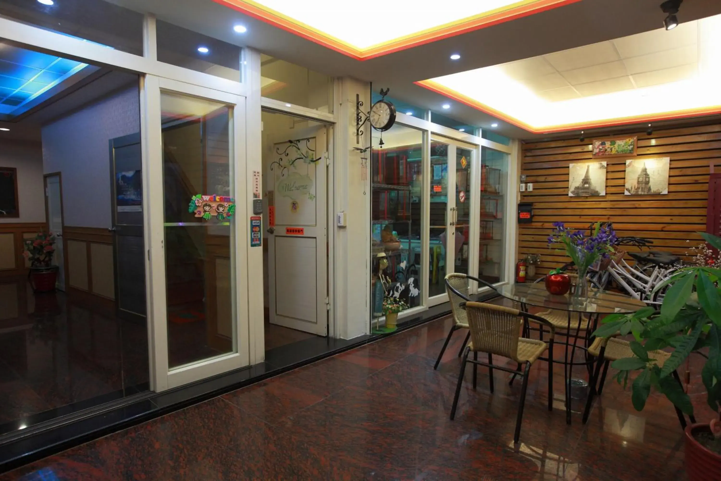 Facade/entrance in First Place B&B (Hualien Railway Station) Facade/entrance in First Place B&B (Hualien Railway Station)