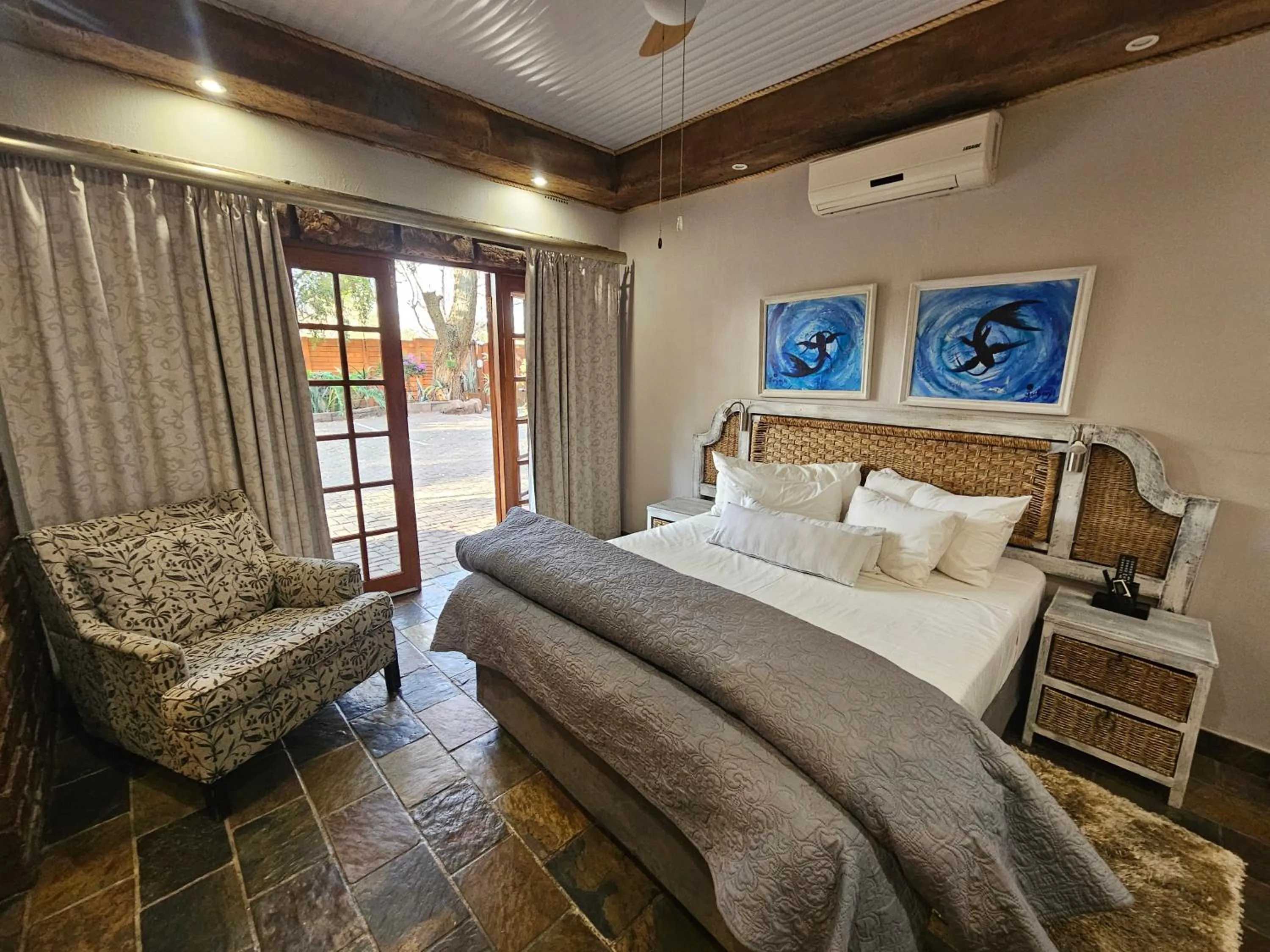 Bed in 61 On Ireland Guest House and Conferencing