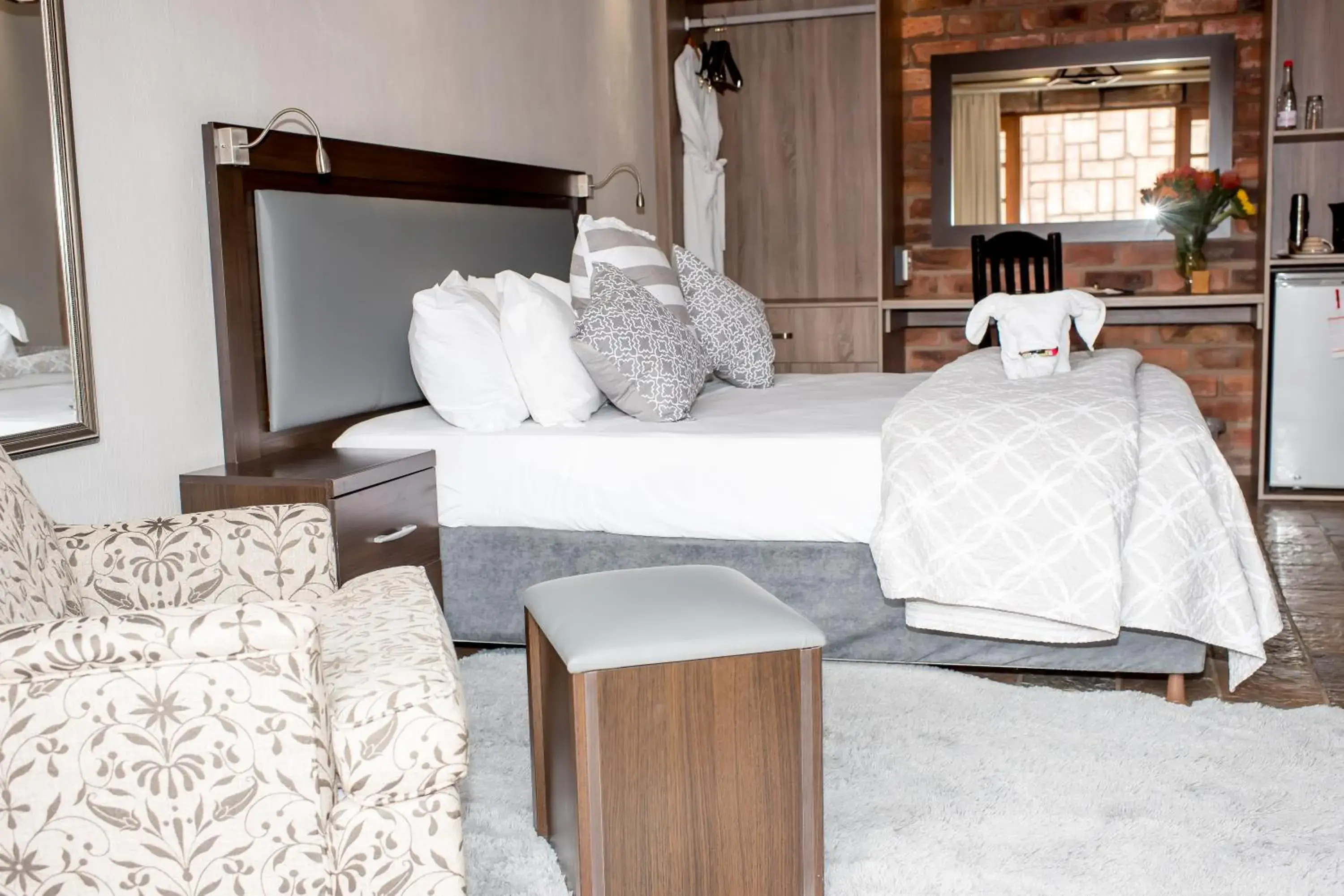 Queen Room - single occupancy in 61 On Ireland Guest House and Conferencing Queen Room - single occupancy in 61 On Ireland Guest House and Conferencing