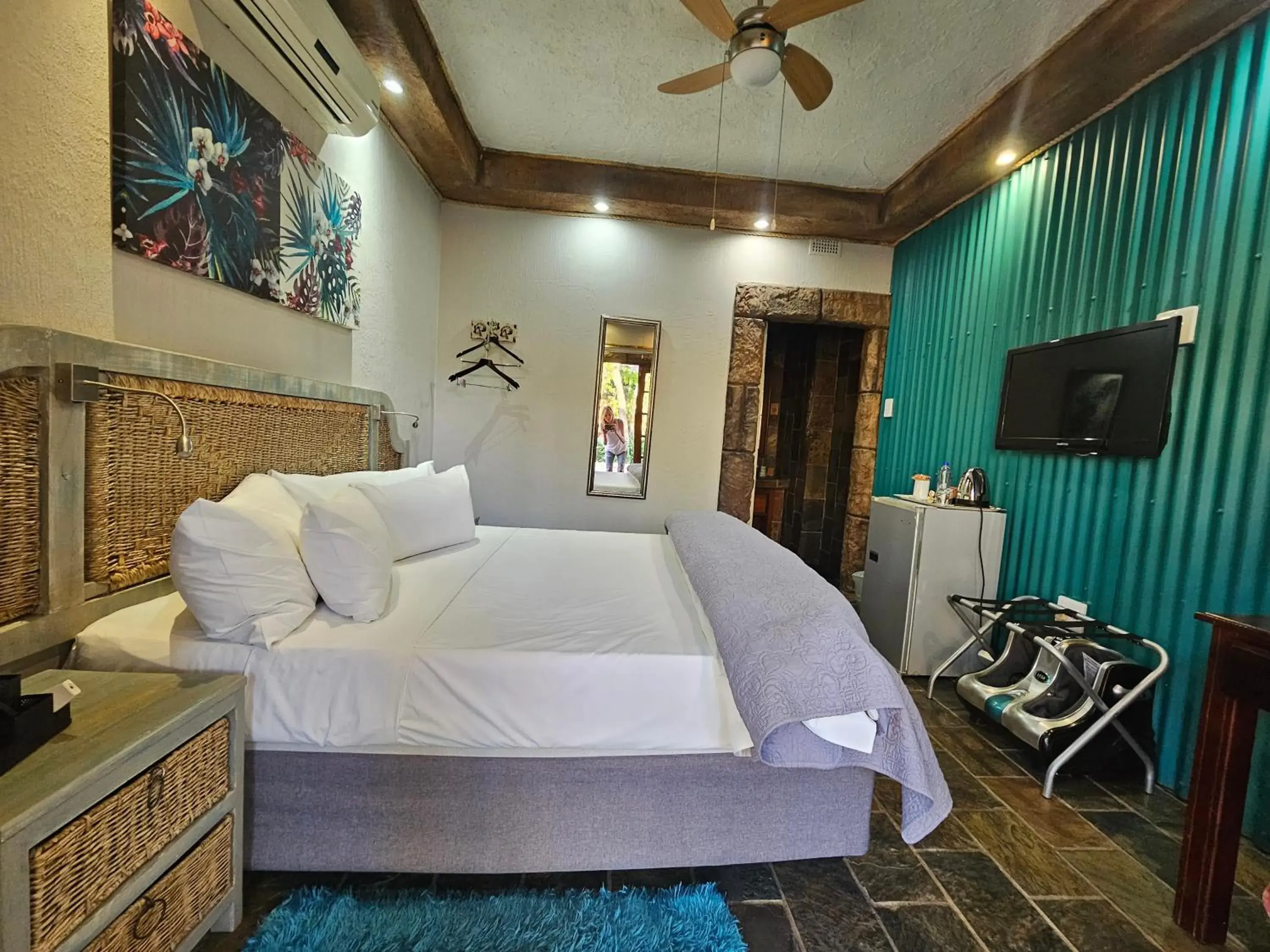 Double Room - single occupancy in 61 On Ireland Guest House and Conferencing Double Room - single occupancy in 61 On Ireland Guest House and Conferencing