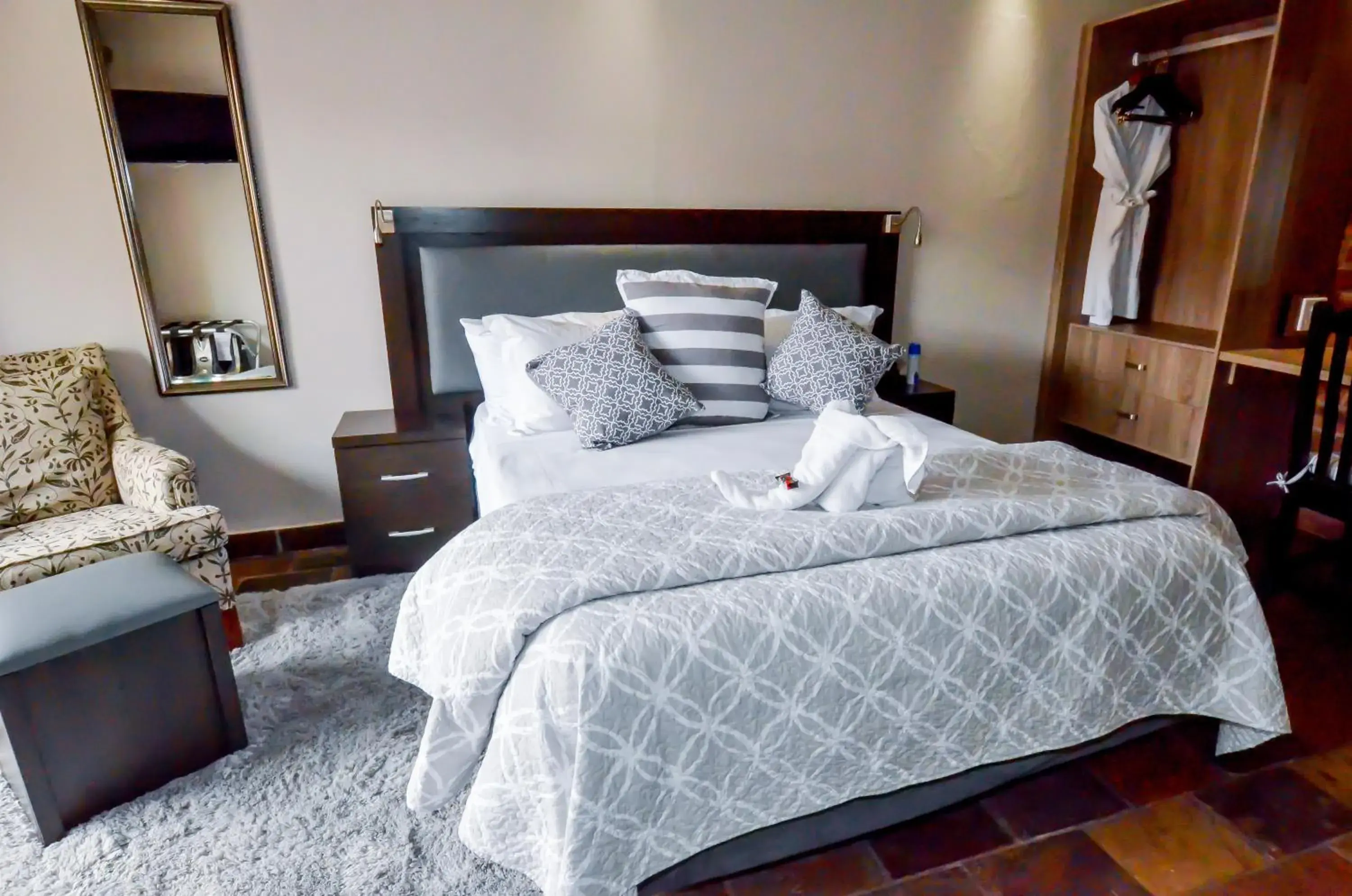 Double Room - single occupancy in 61 On Ireland Guest House and Conferencing Double Room - single occupancy in 61 On Ireland Guest House and Conferencing