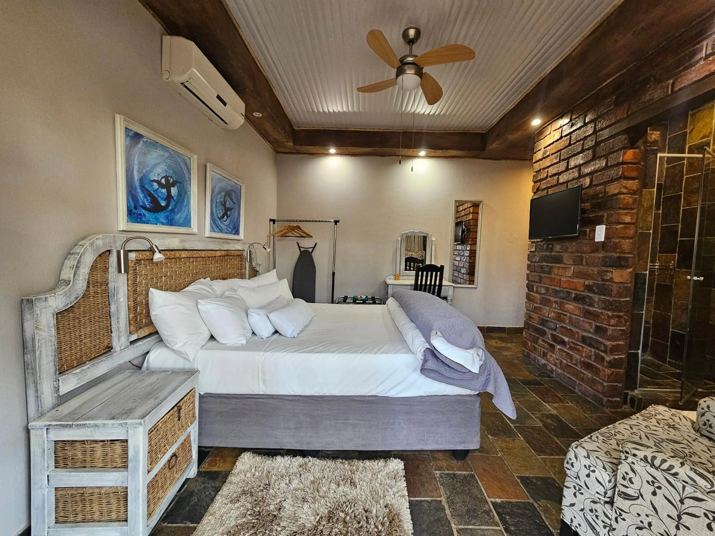 Bed in 61 On Ireland Guest House and Conferencing