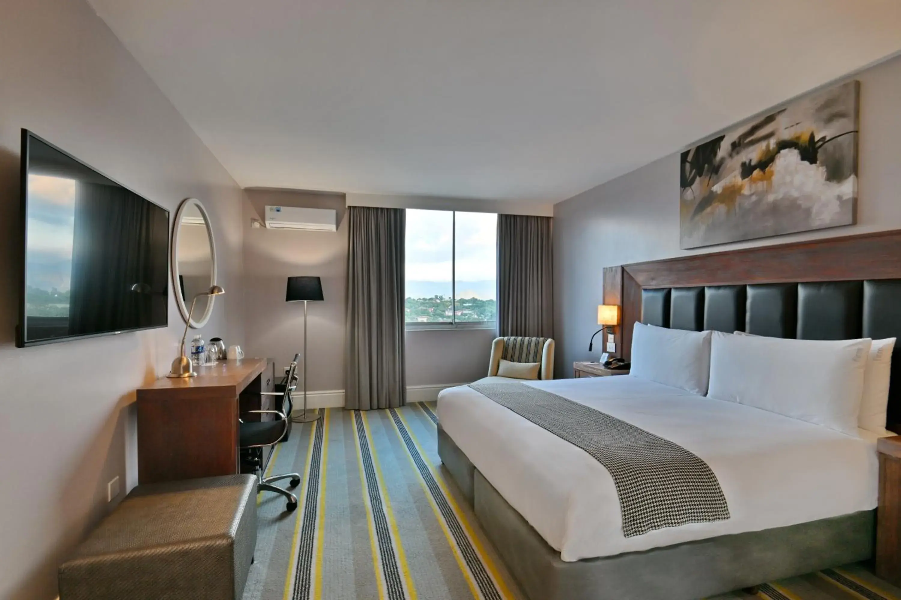 Standard King Room with City View in Holiday Inn - Mutare by IHG Standard King Room with City View in Holiday Inn - Mutare by IHG