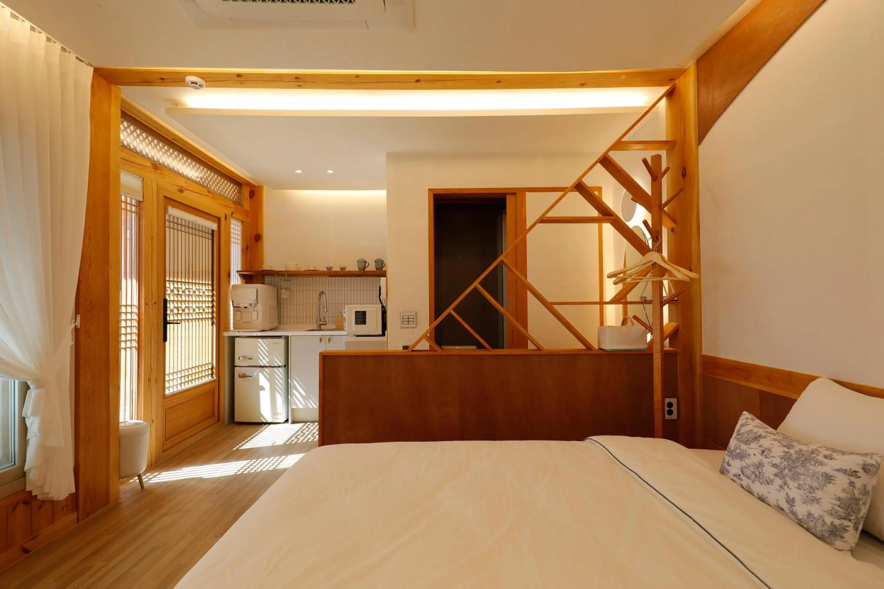 Kitchen or kitchenette, Bed in Hanok stay Mokhyang