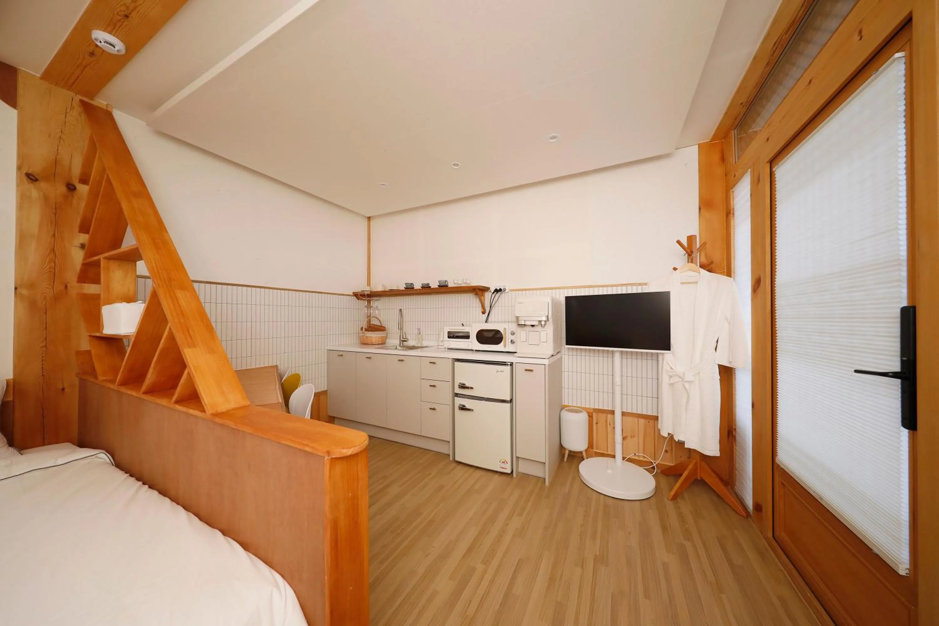 Kitchen or kitchenette, Bed in Hanok stay Mokhyang