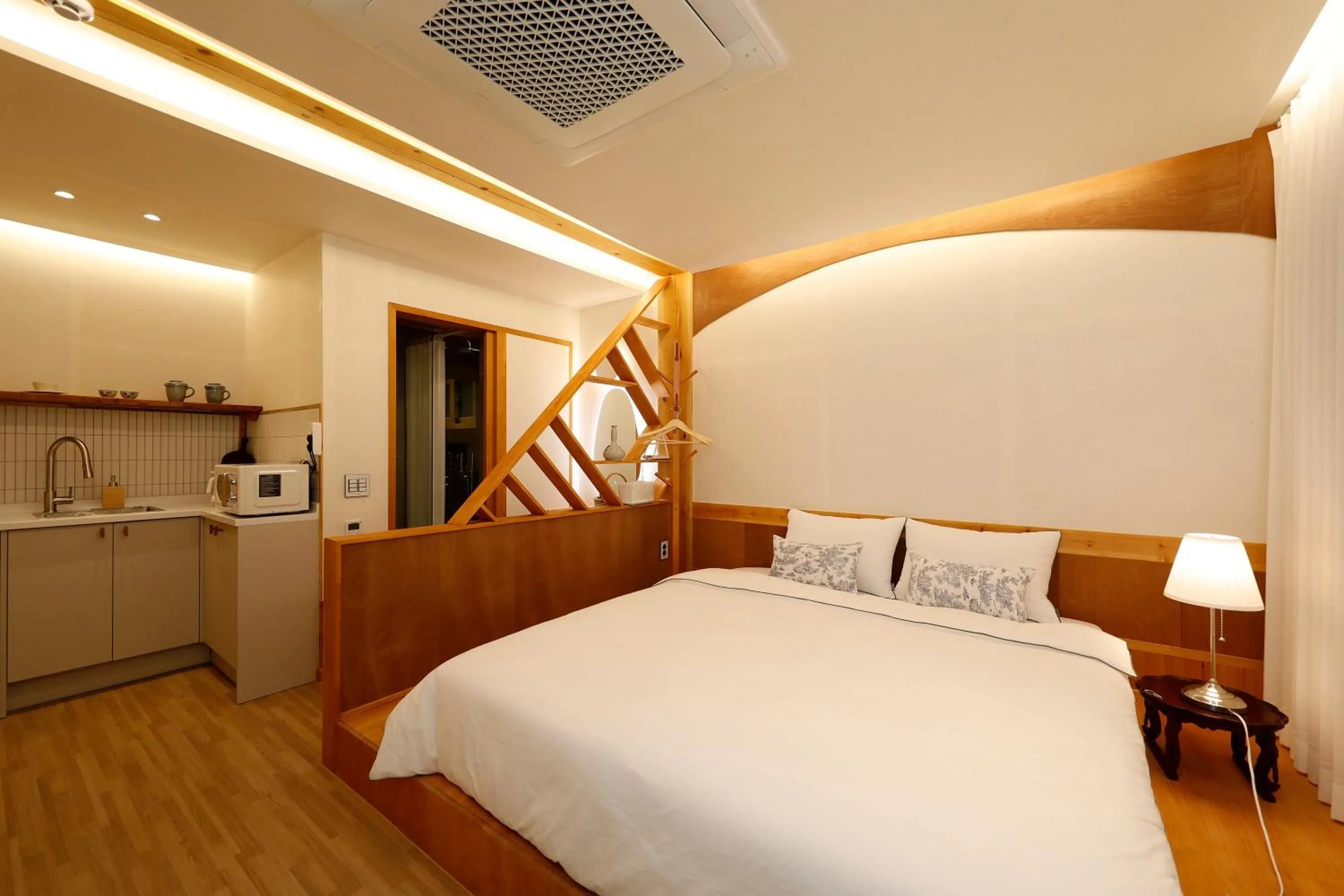 Kitchen or kitchenette, Bed in Hanok stay Mokhyang