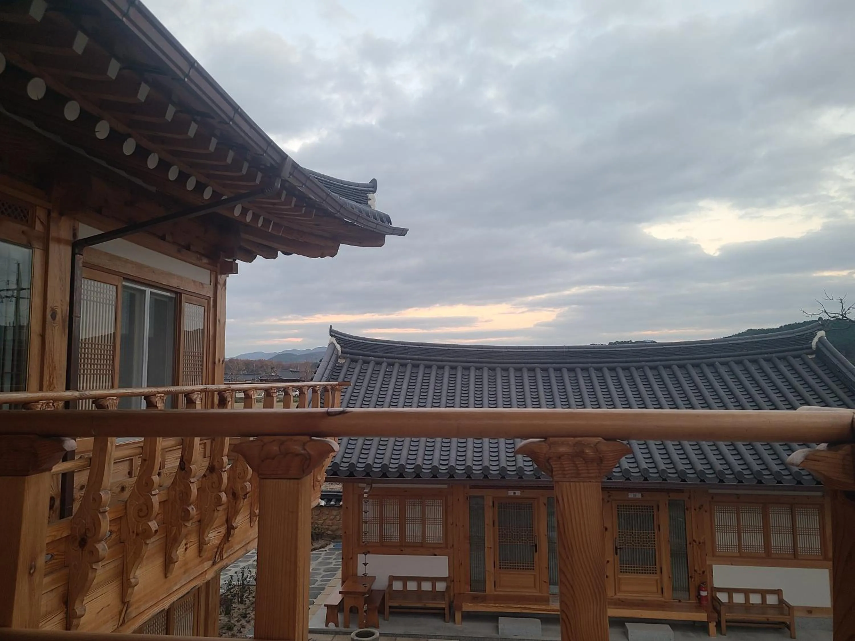 Mountain view in Hanok stay Mokhyang