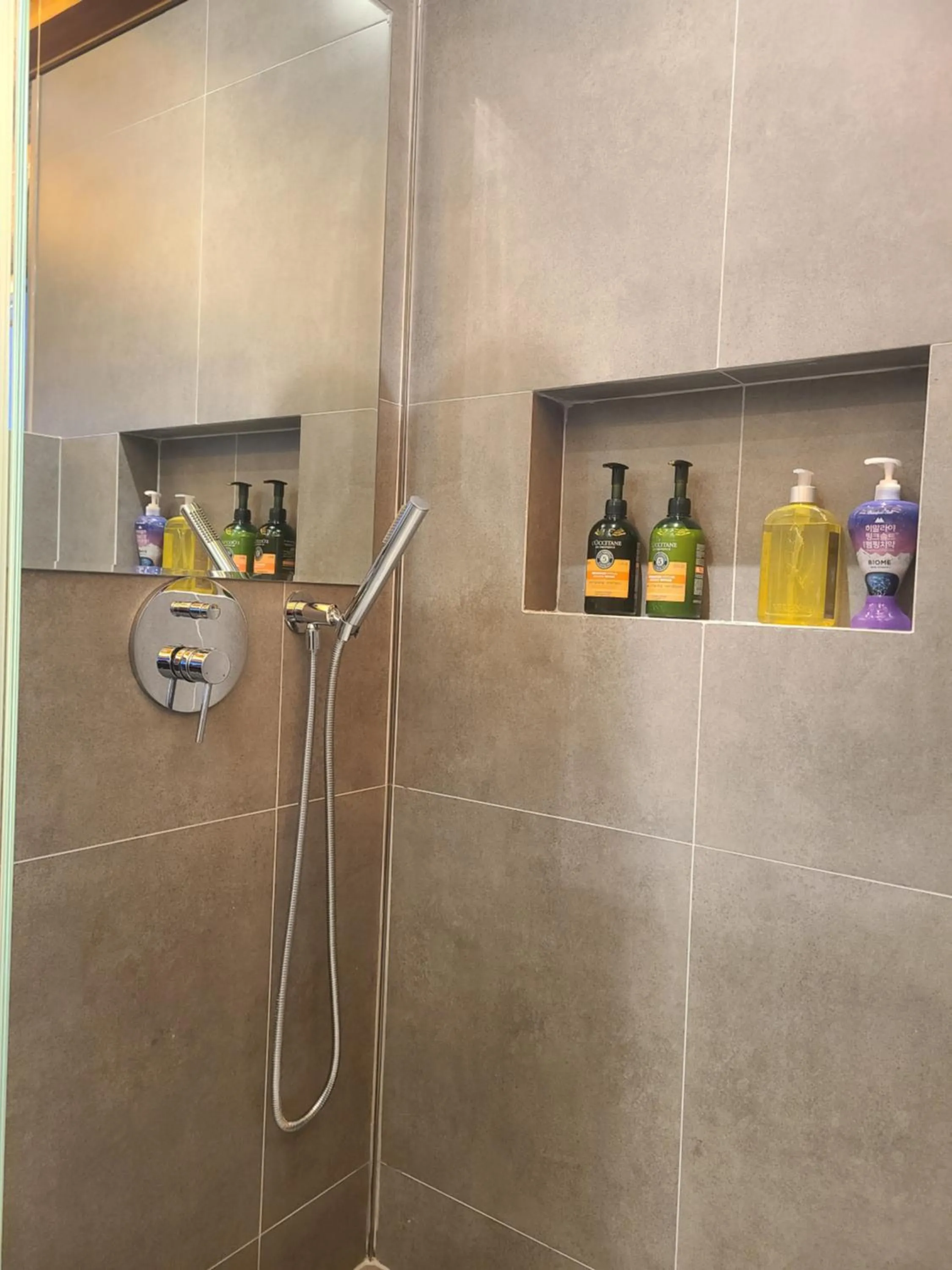 Shower in Hanok stay Mokhyang