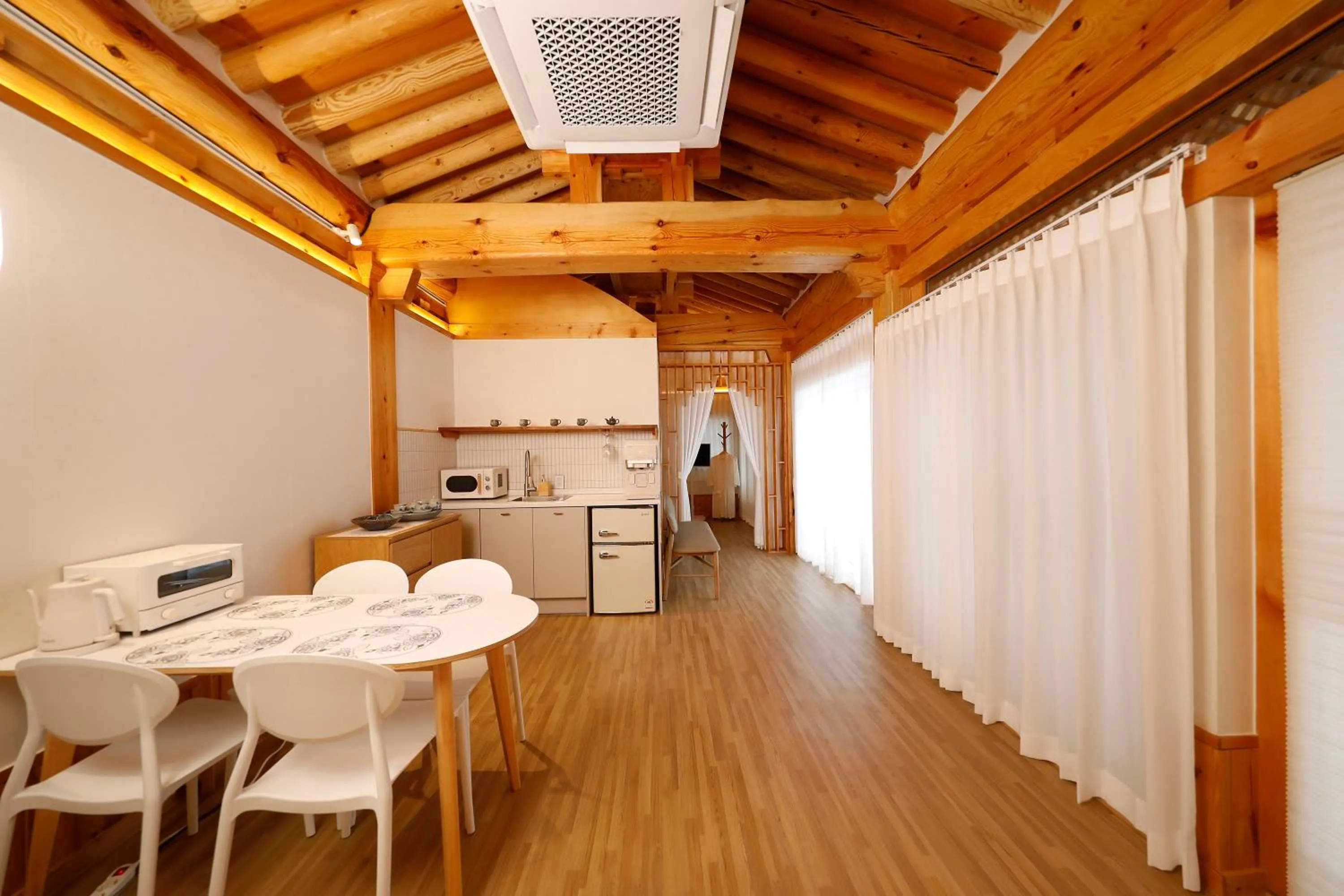 Dining area in Hanok stay Mokhyang