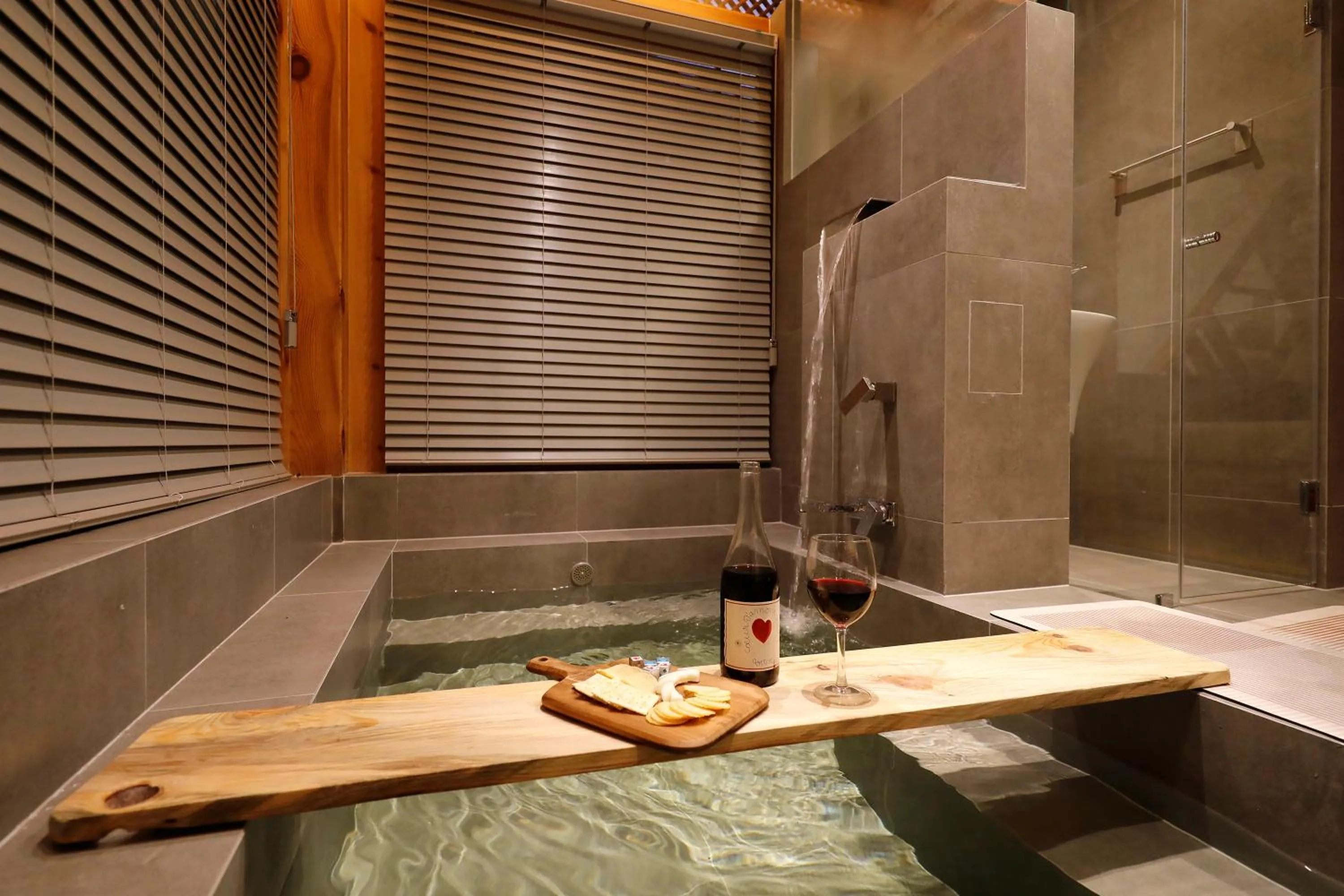 Hot Tub in Hanok stay Mokhyang