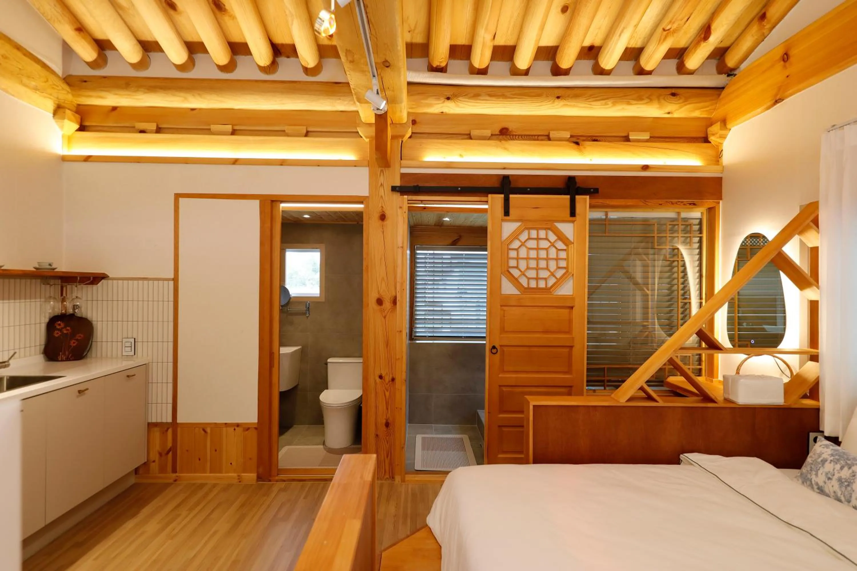 Photo of the whole room, Bed in Hanok stay Mokhyang
