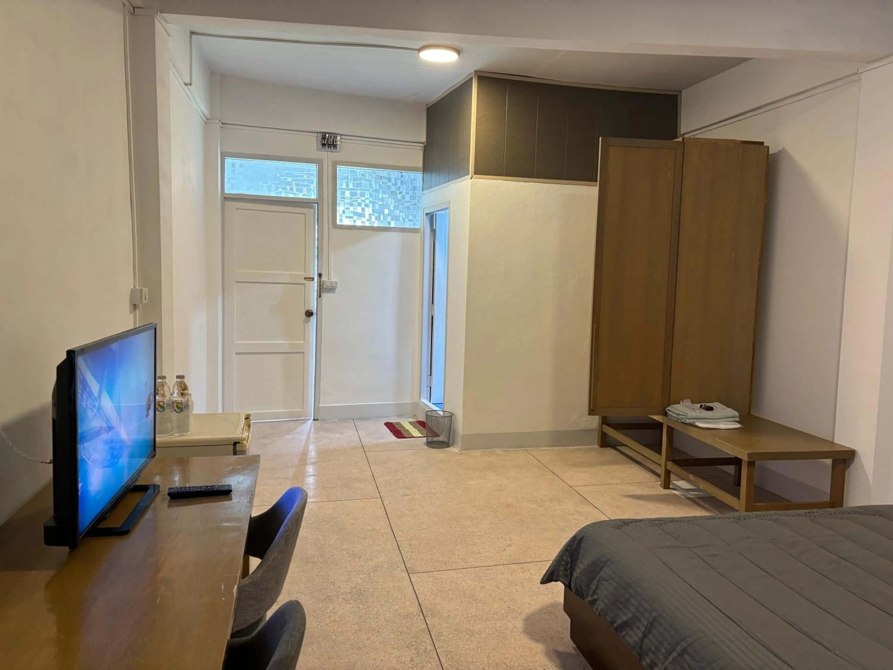 Photo of the whole room, Bed in Ther Bangkoknoi Hotel