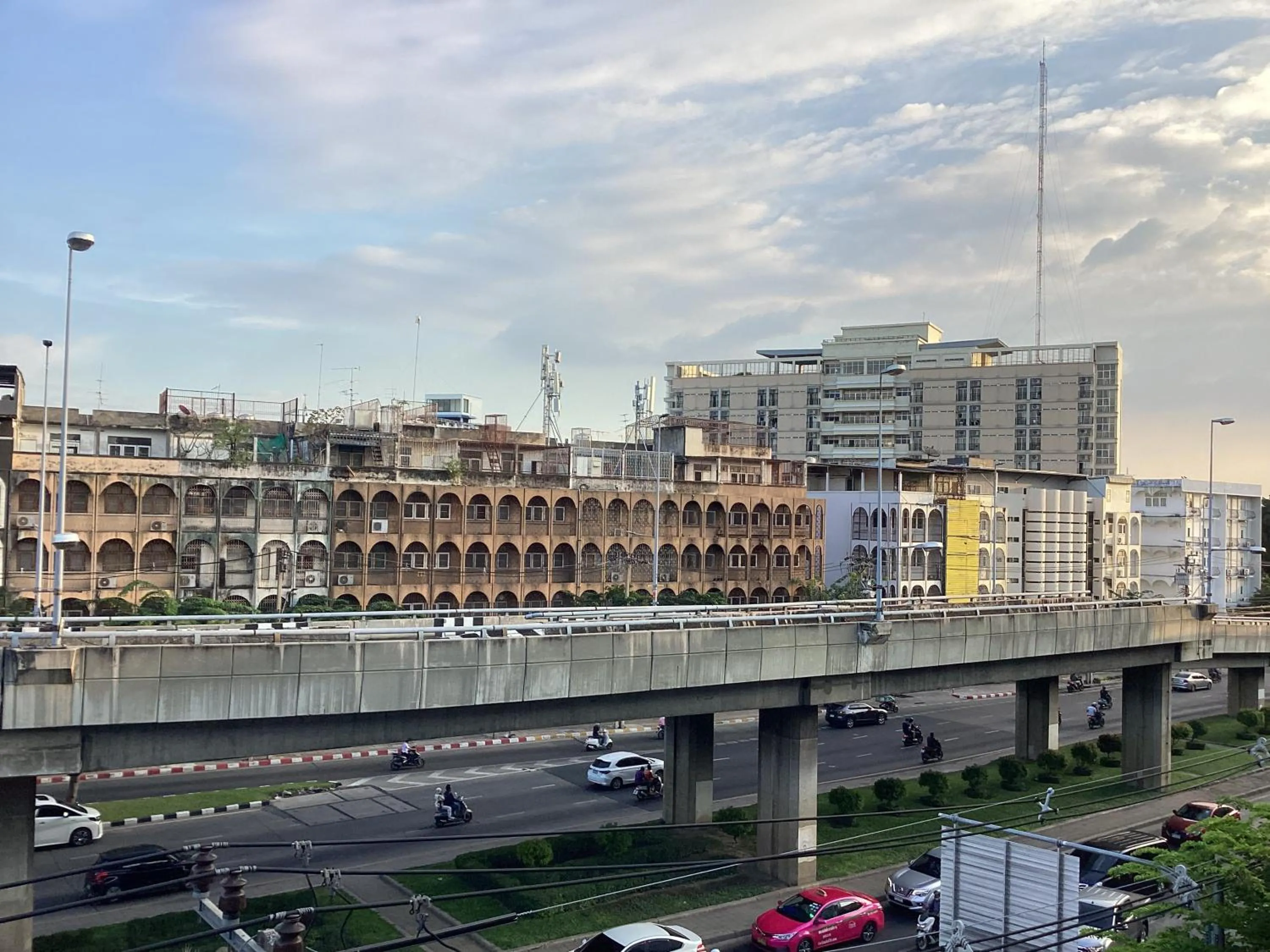 Property building in Ther Bangkoknoi Hotel