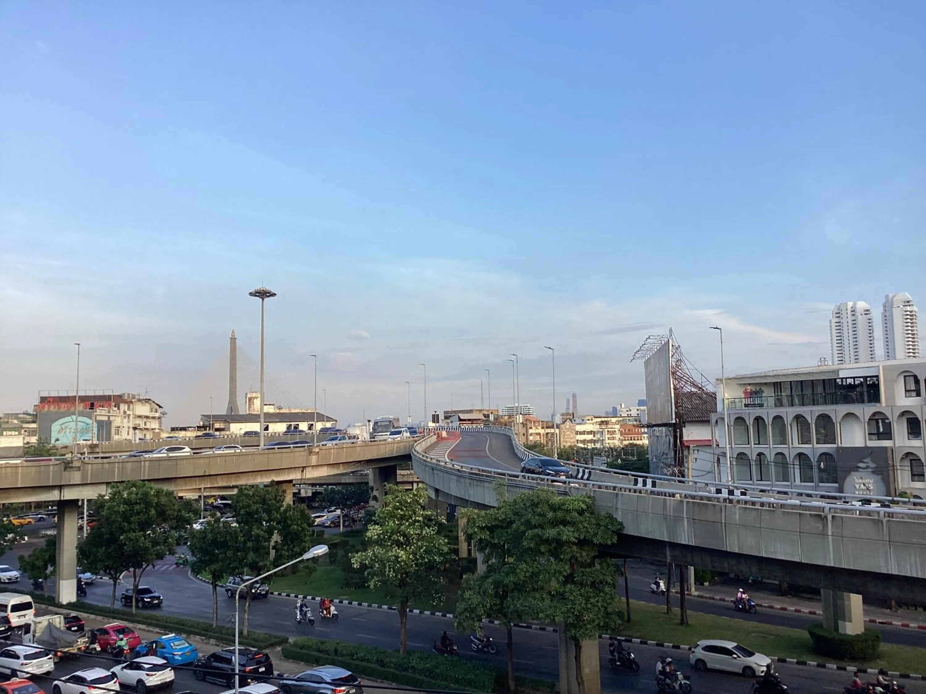 Property building in Ther Bangkoknoi Hotel