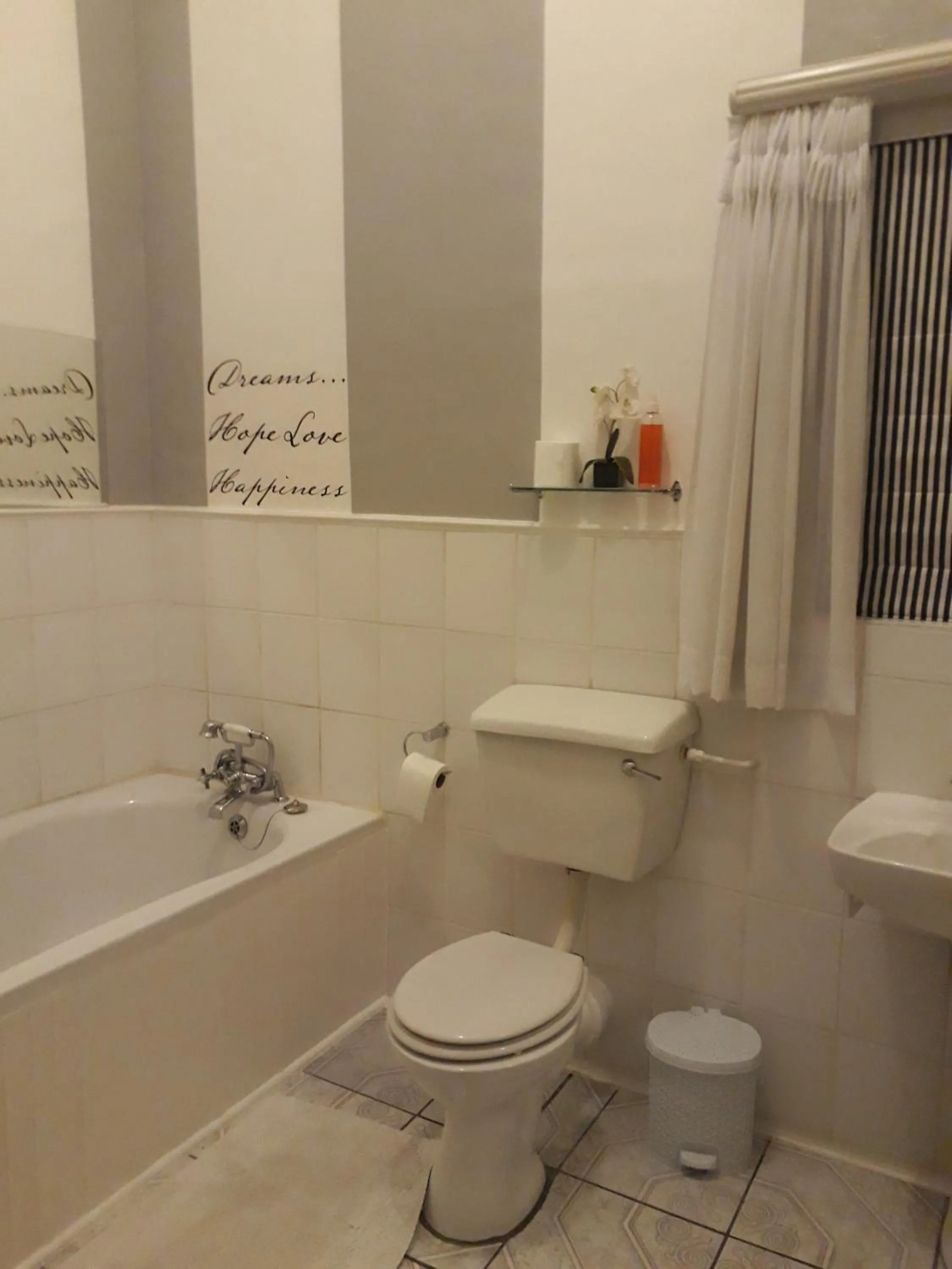 Bathroom in The Lighthouse Guesthouse