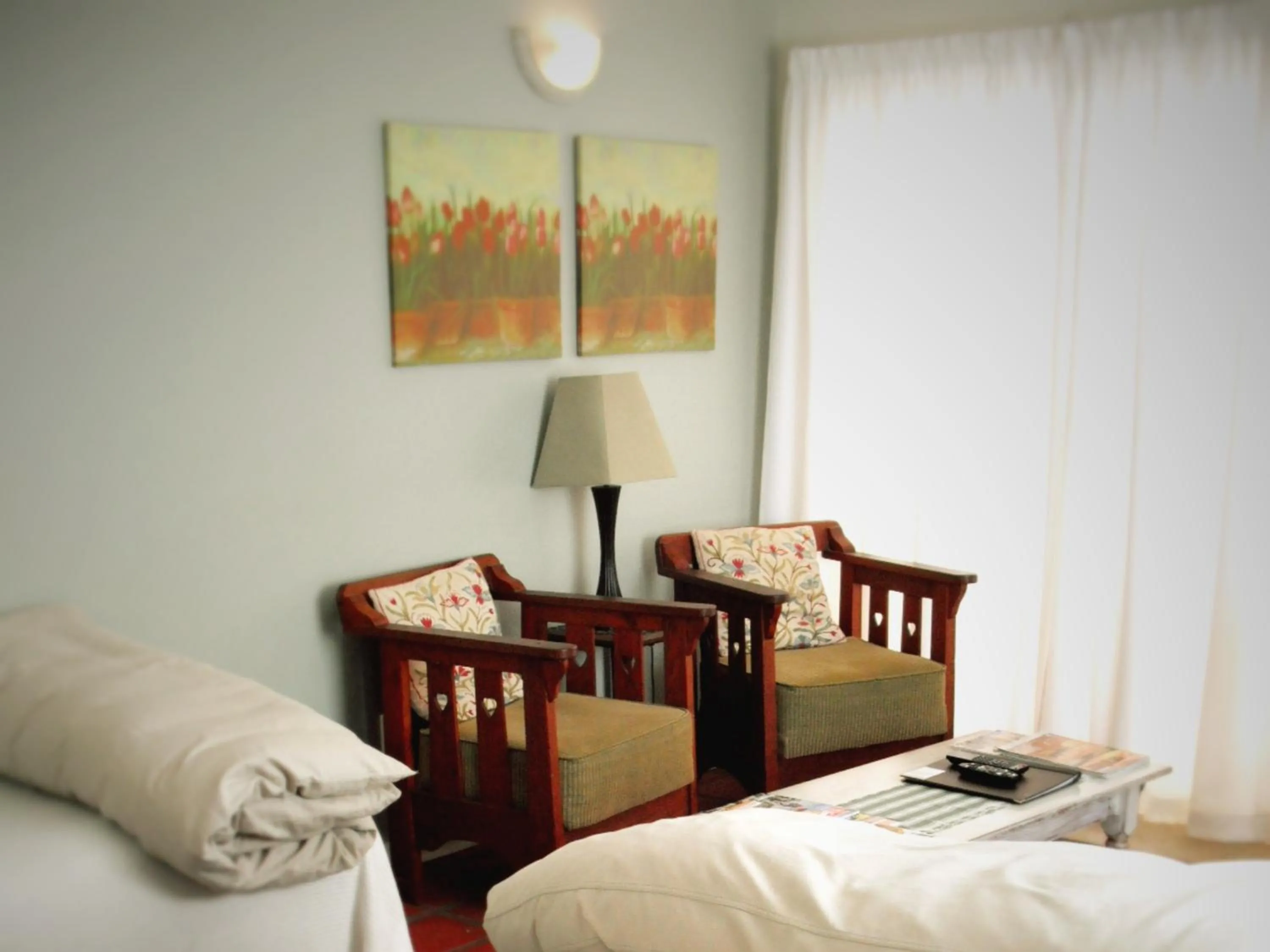 Seating area, Bed in The Lighthouse Guesthouse