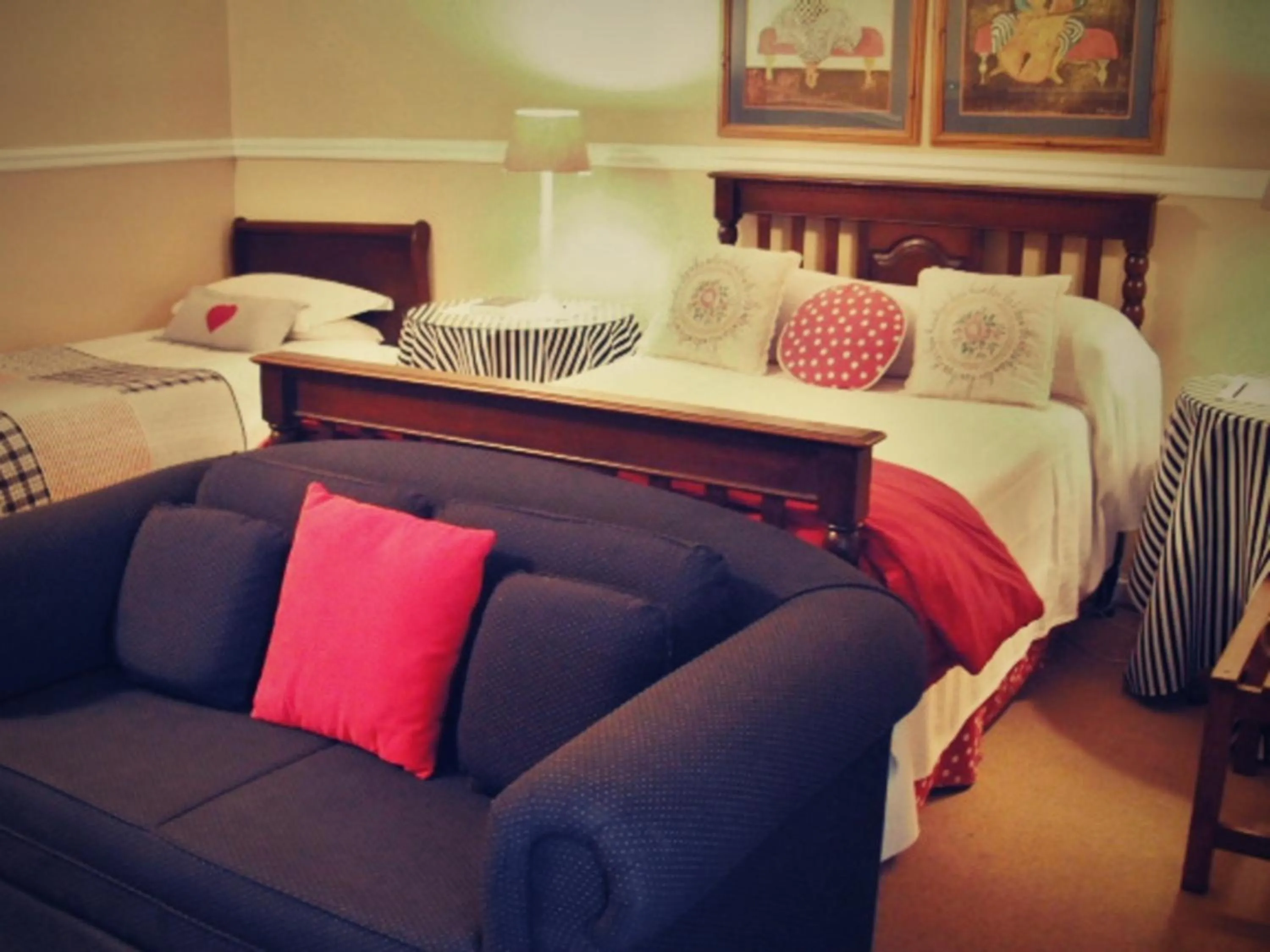 Seating area, Bed in The Lighthouse Guesthouse