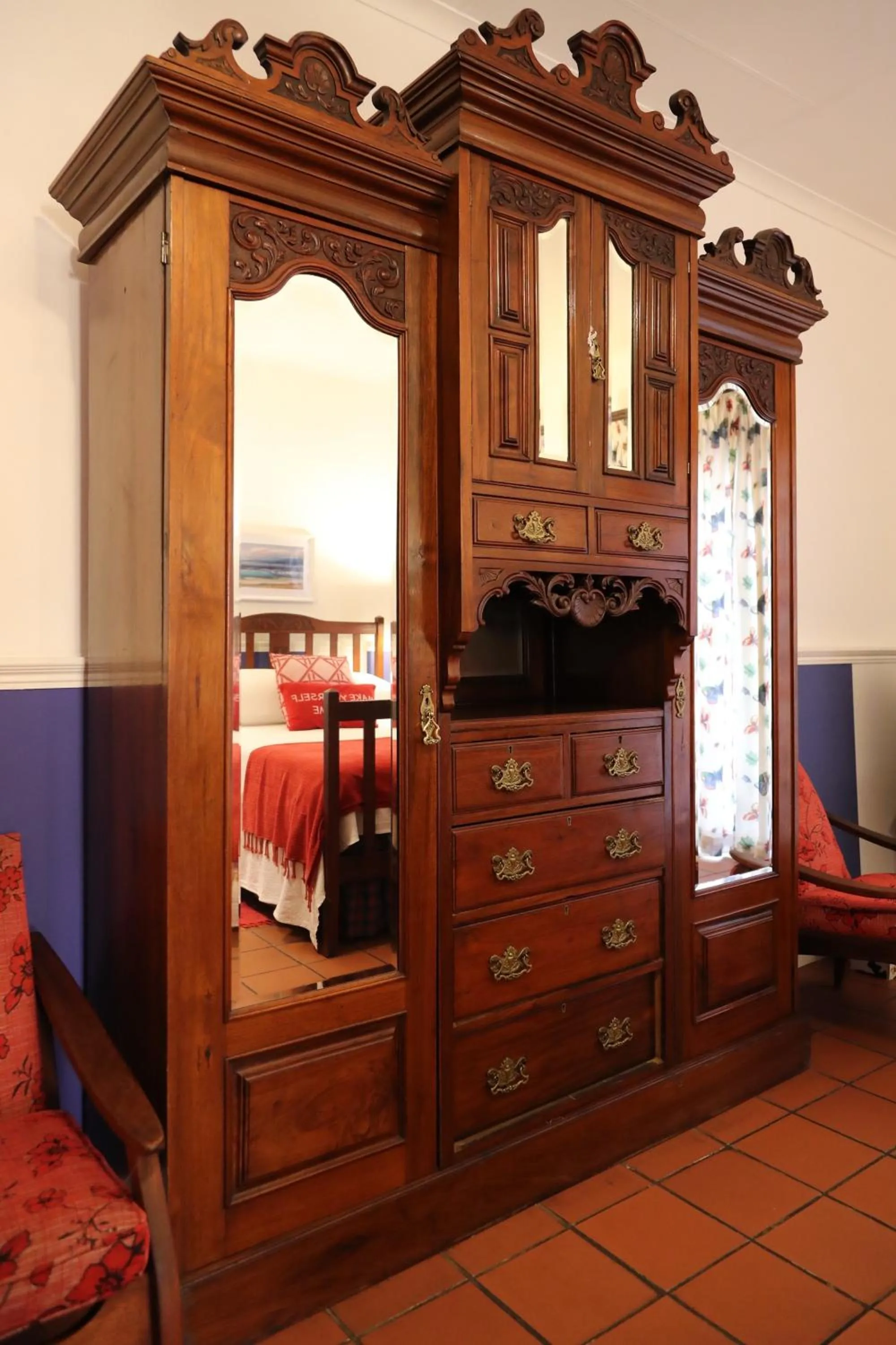 Decorative detail, Bed in The Lighthouse Guesthouse