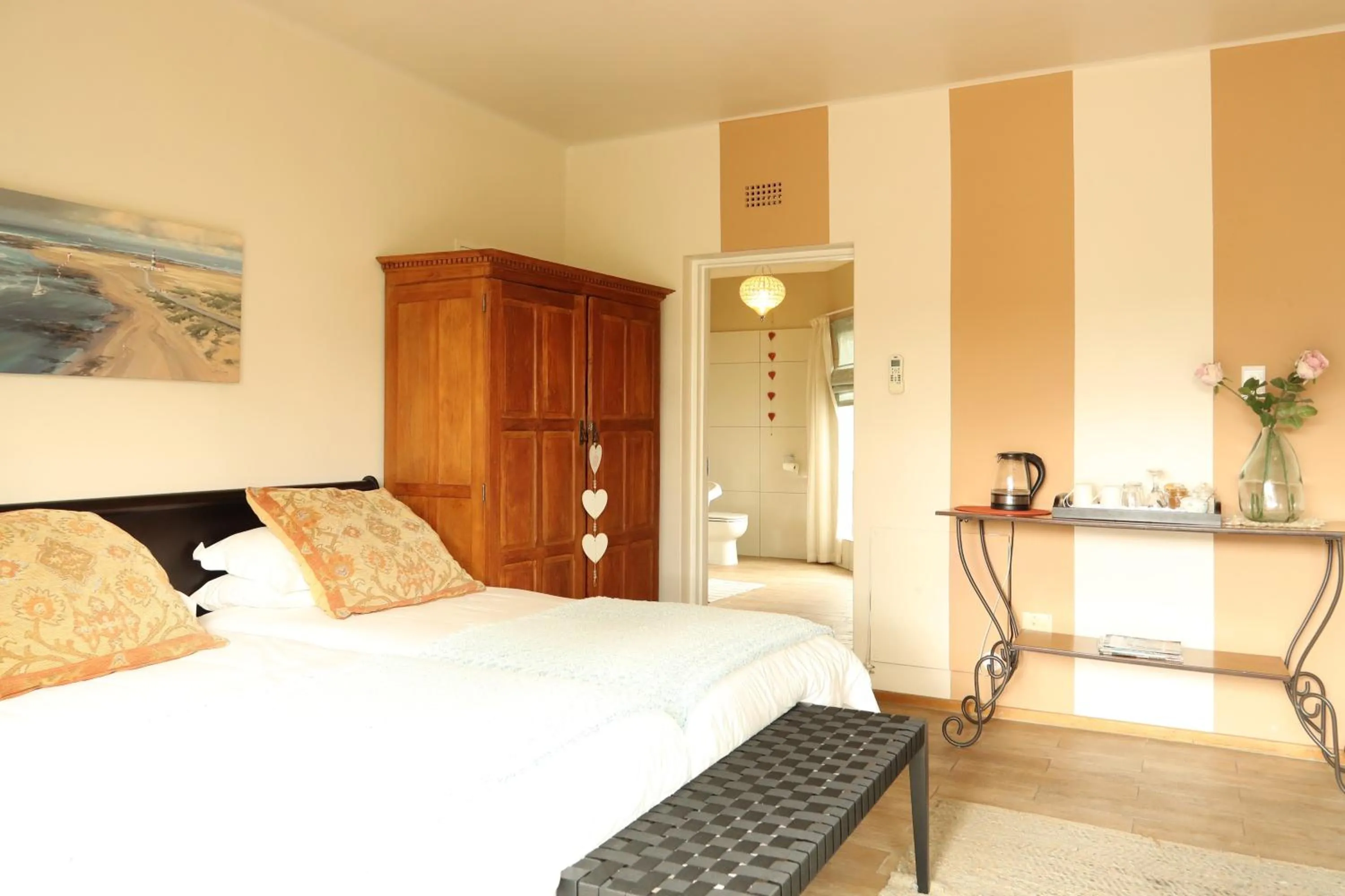 Photo of the whole room, Bed in The Lighthouse Guesthouse