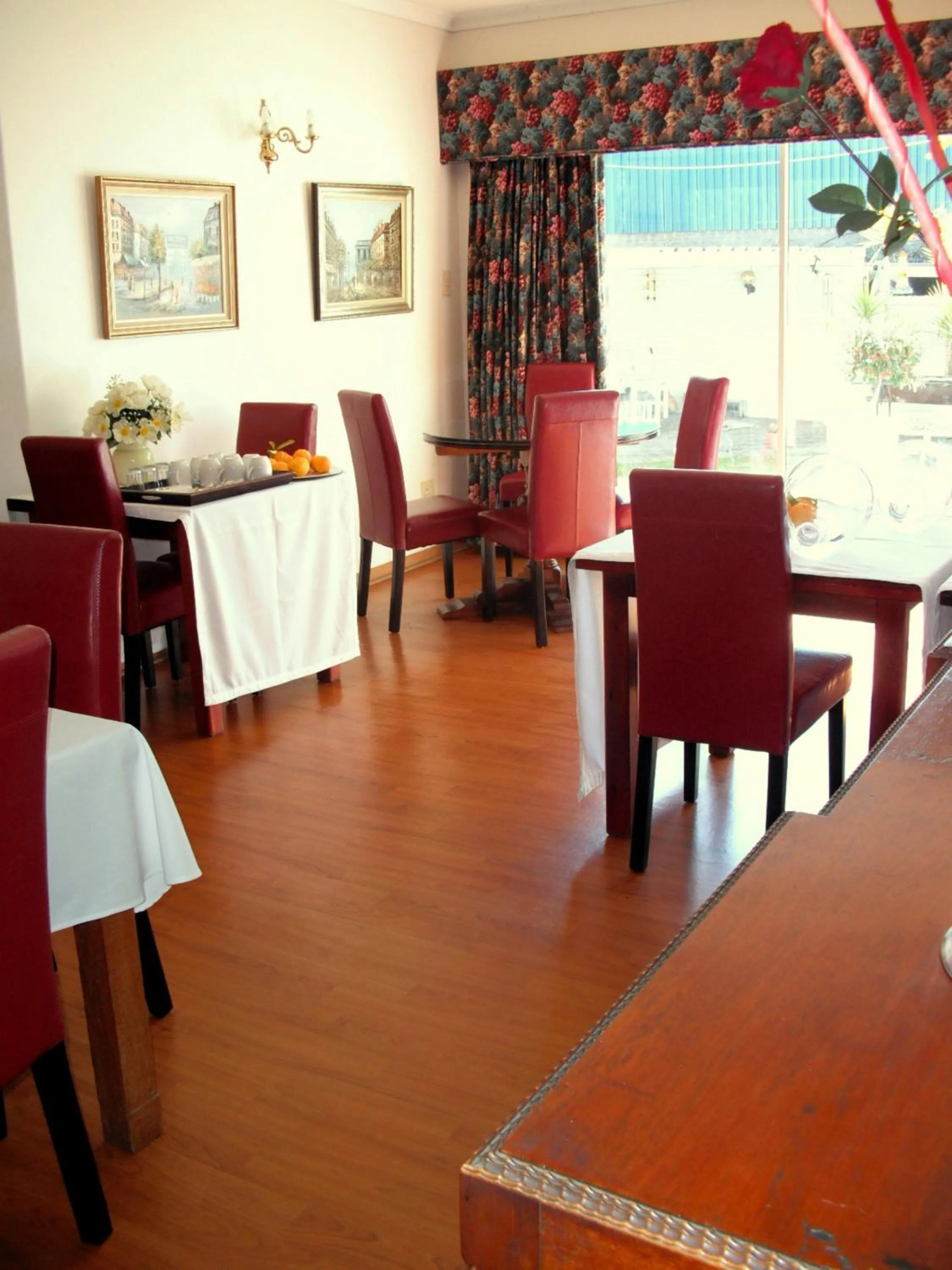 Dining area in The Lighthouse Guesthouse