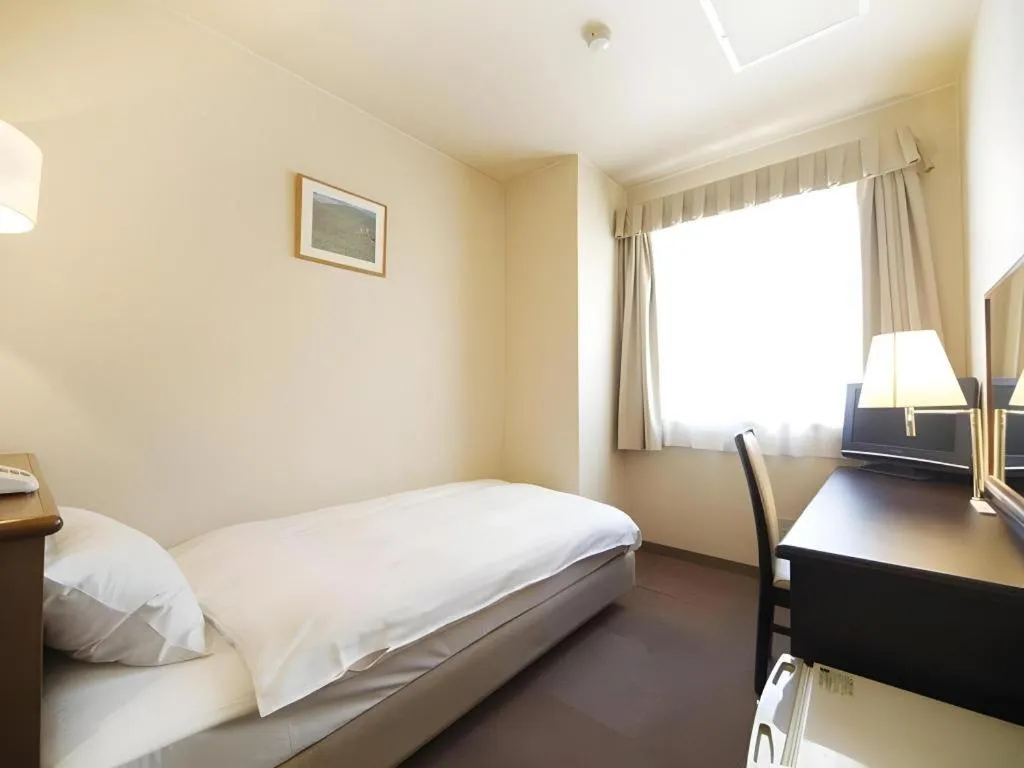 Bed in Kamisuwa Station Hotel