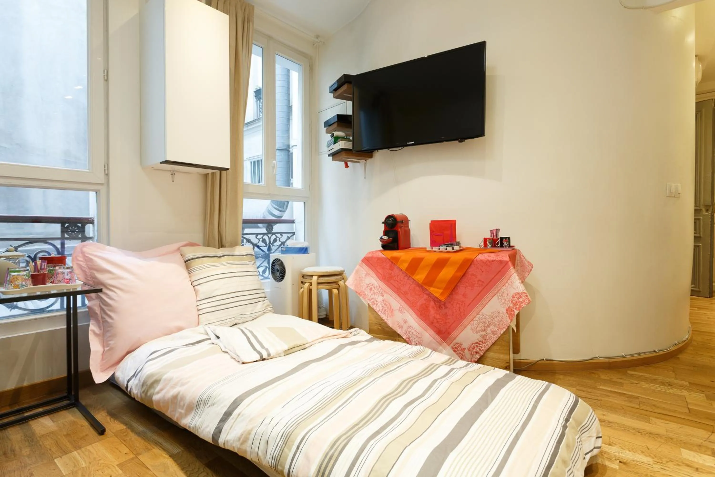 Bed in Appartement Petits Champs II