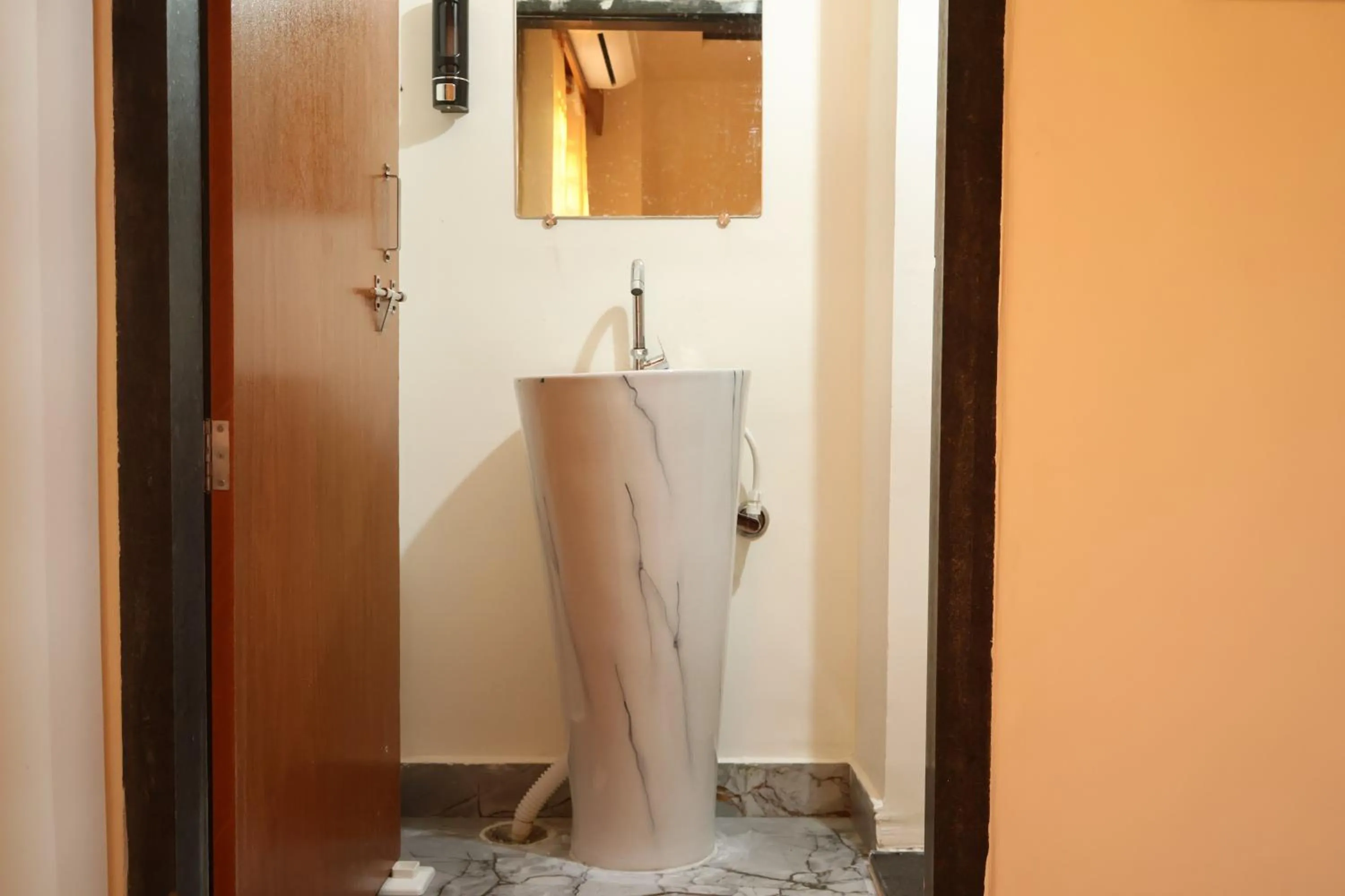 Shower in The Rajputana Palace