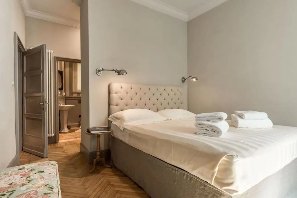 Bed in Luxury River View