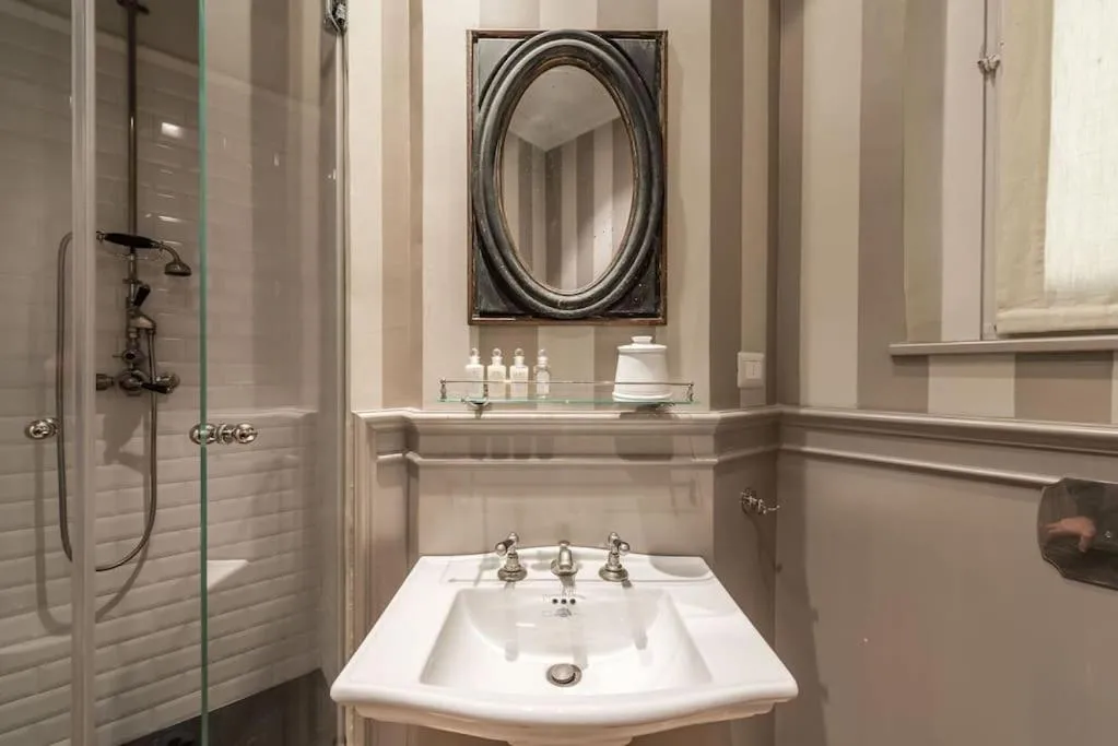 Shower in Luxury River View