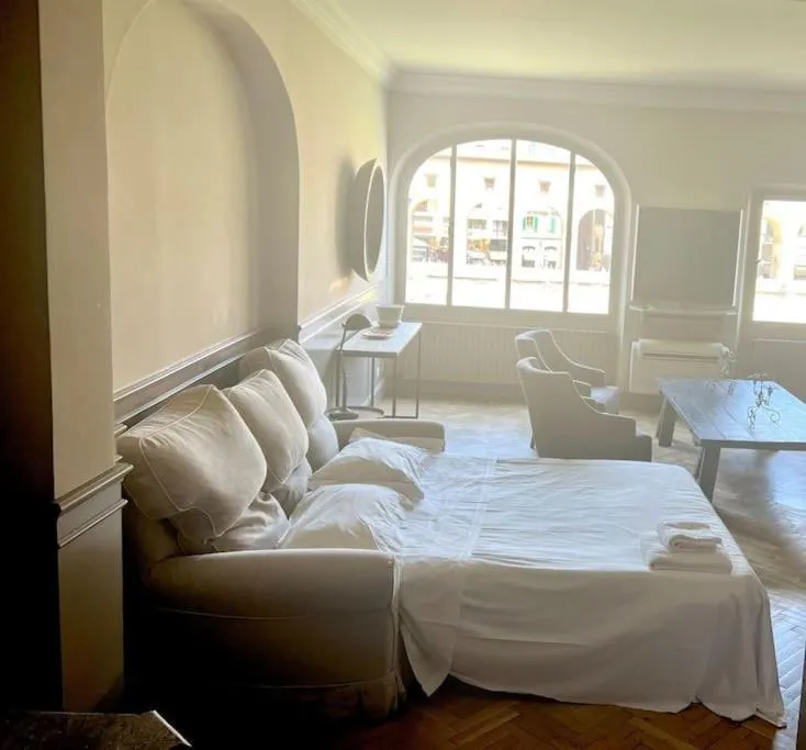 Bed in Luxury River View