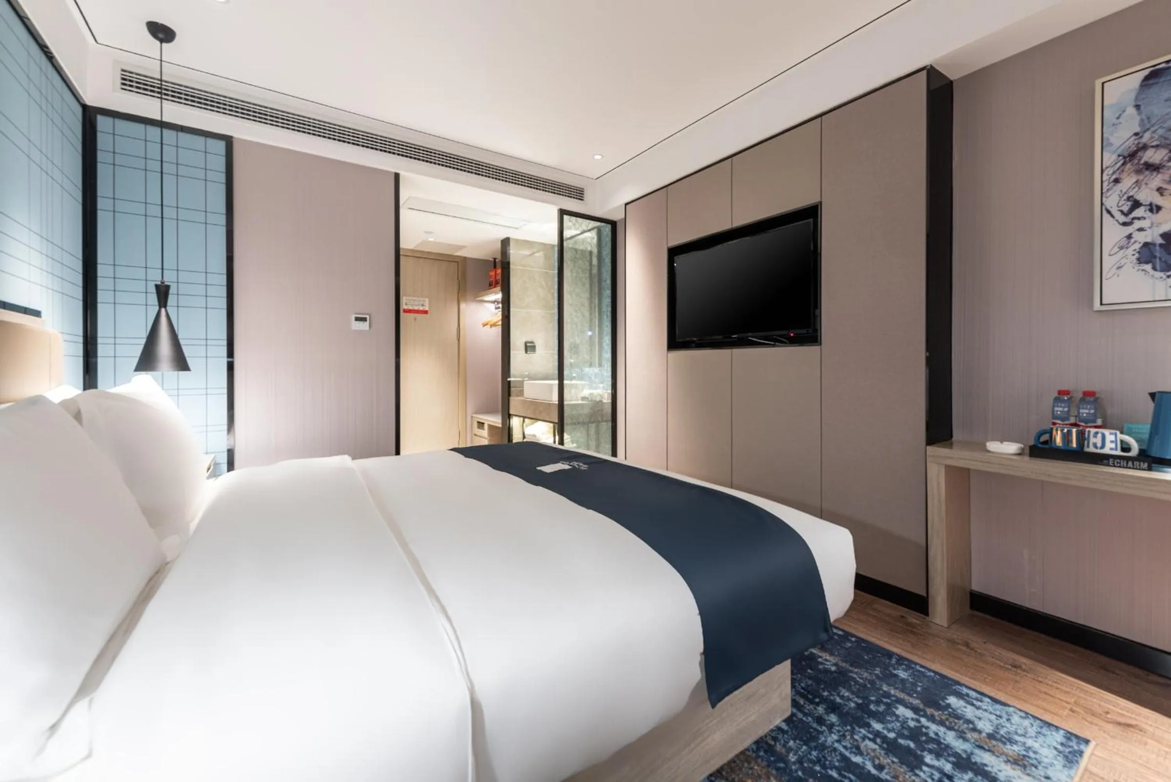 Bed in Echarm Hotel Yangshuo West Stree 宜尚酒店 阳朔西街店