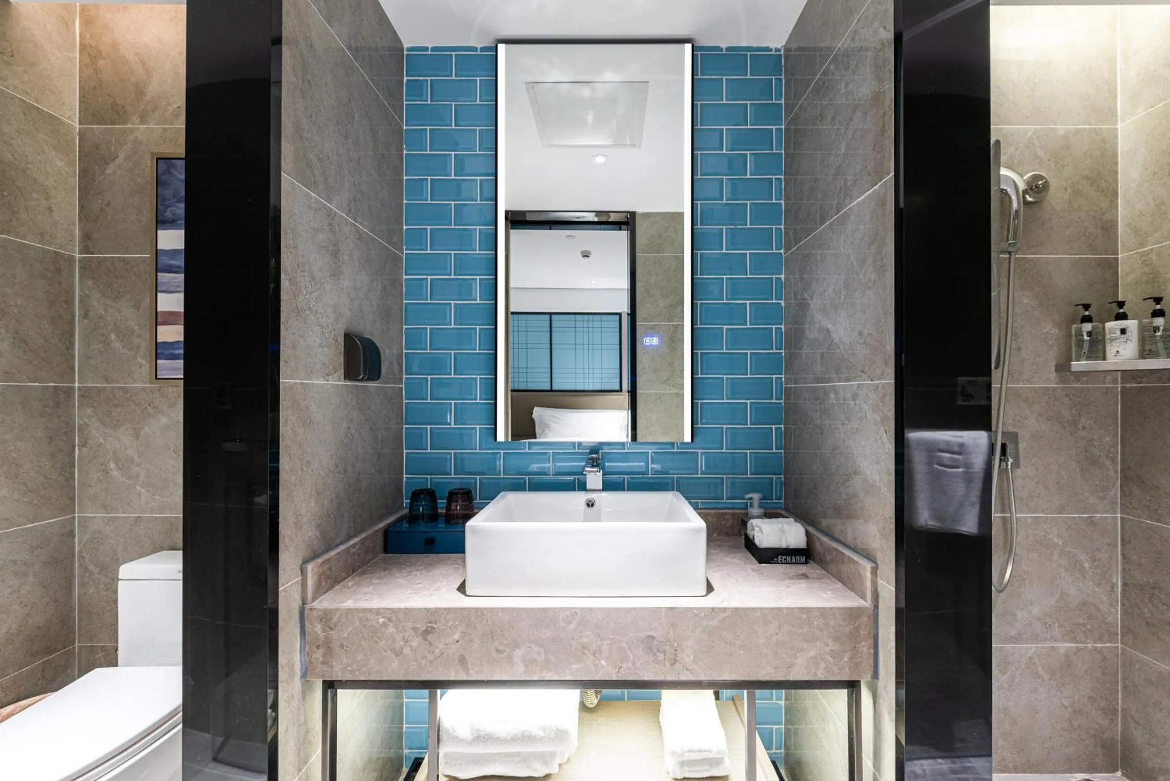 Toilet in Echarm Hotel Yangshuo West Stree 宜尚酒店 阳朔西街店