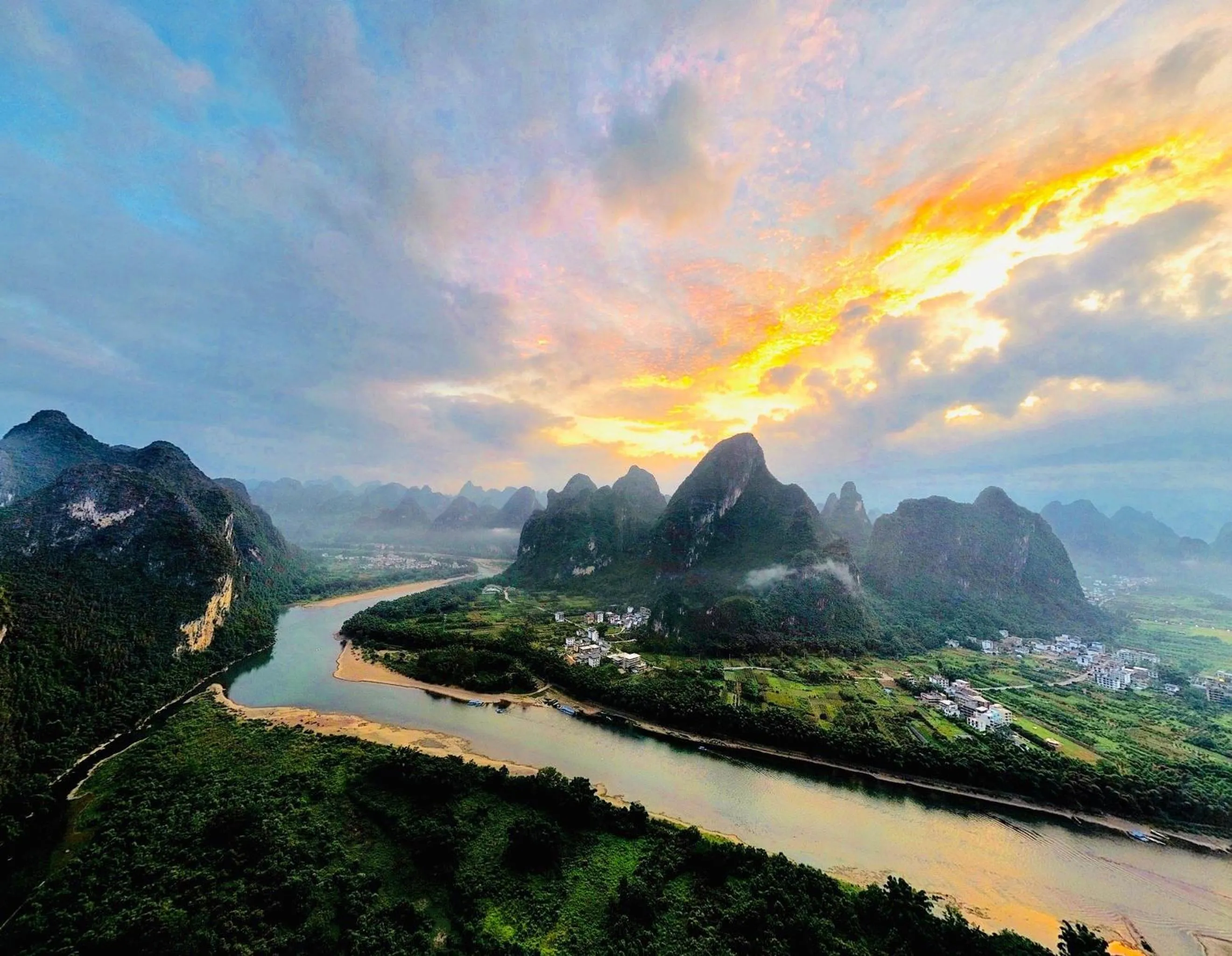 Nearby landmark in Echarm Hotel Yangshuo West Stree 宜尚酒店 阳朔西街店