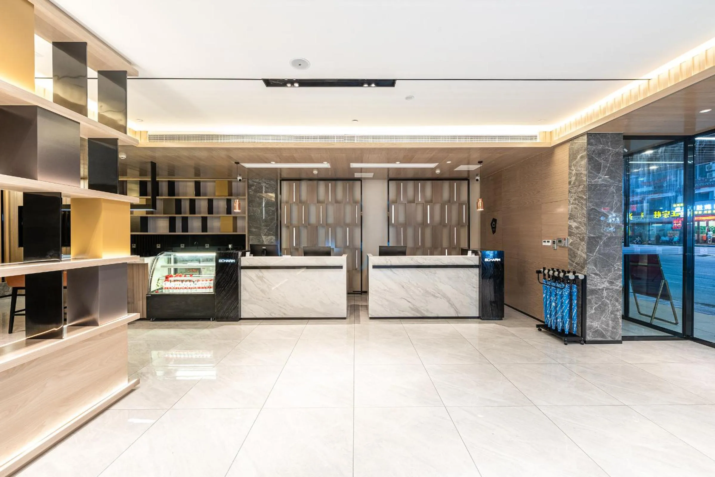Lobby or reception in Echarm Hotel Yangshuo West Stree 宜尚酒店 阳朔西街店