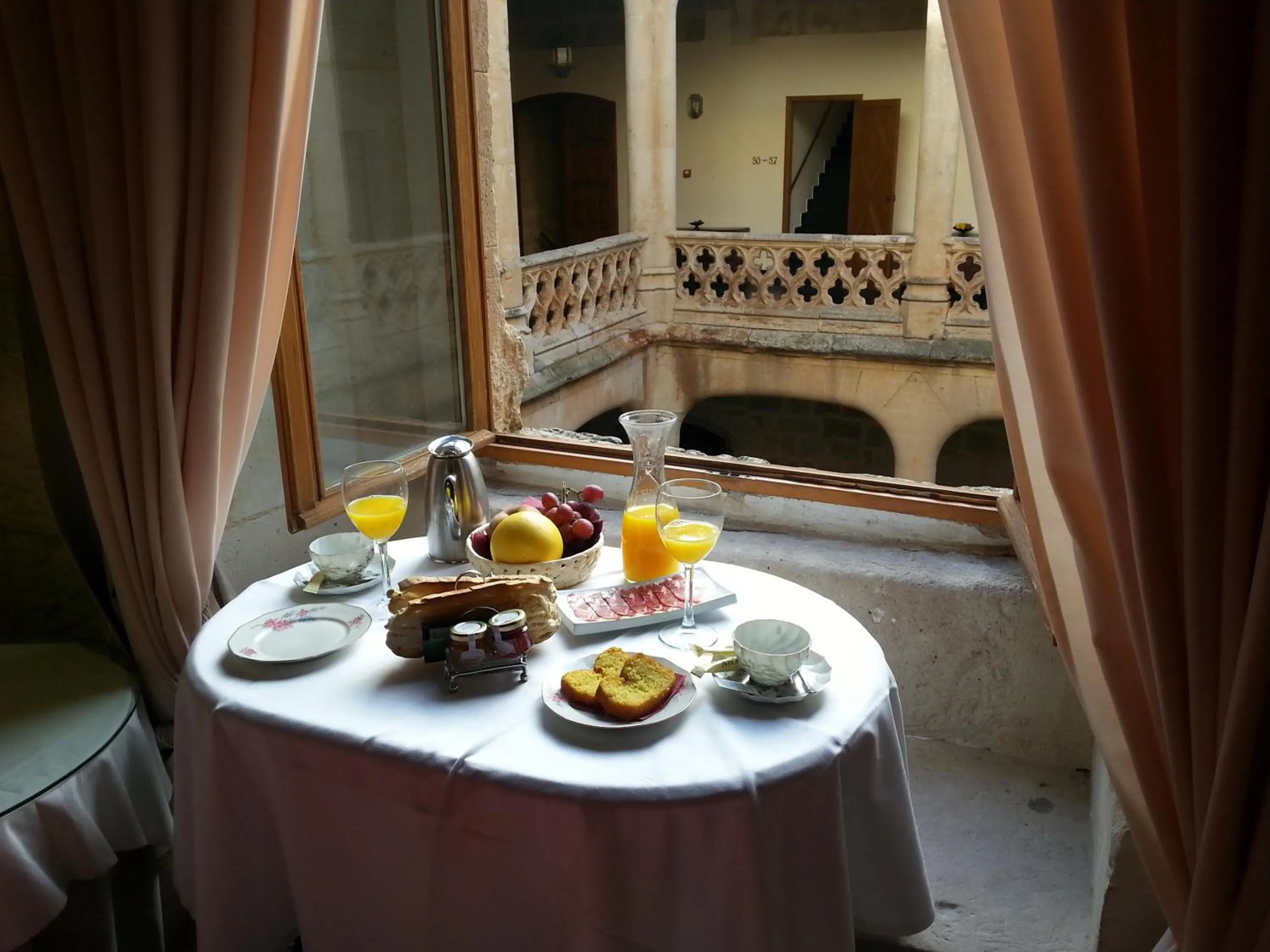 Continental breakfast in Posada Real Castillo del Buen Amor
