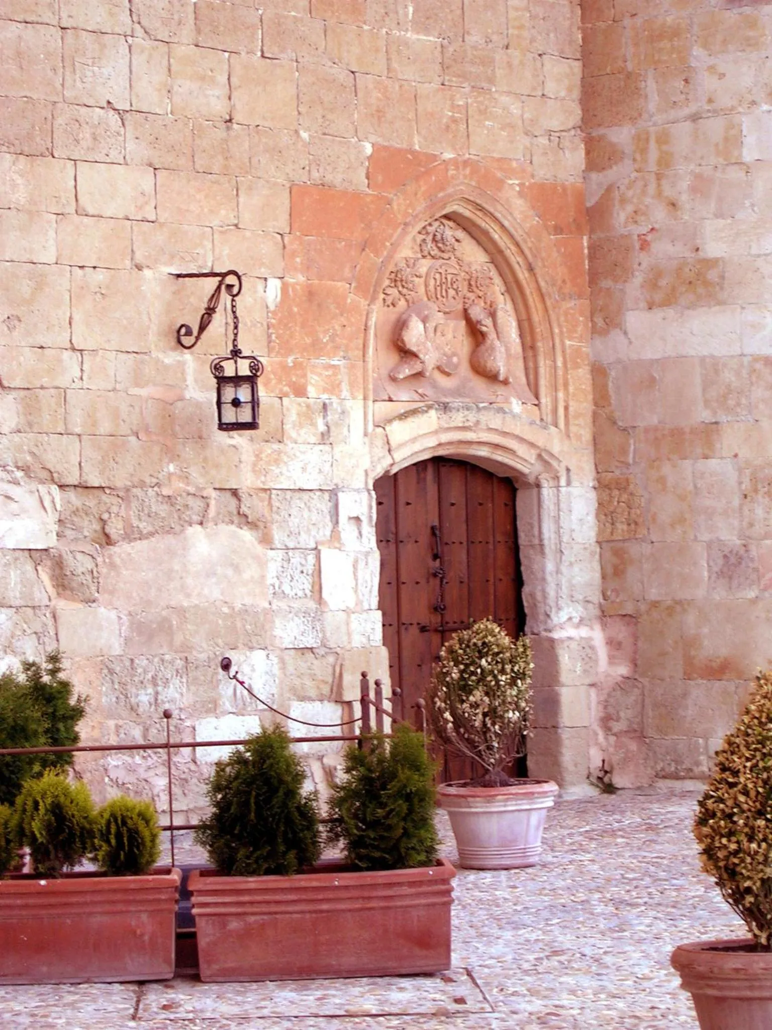 Facade/entrance in Posada Real Castillo del Buen Amor