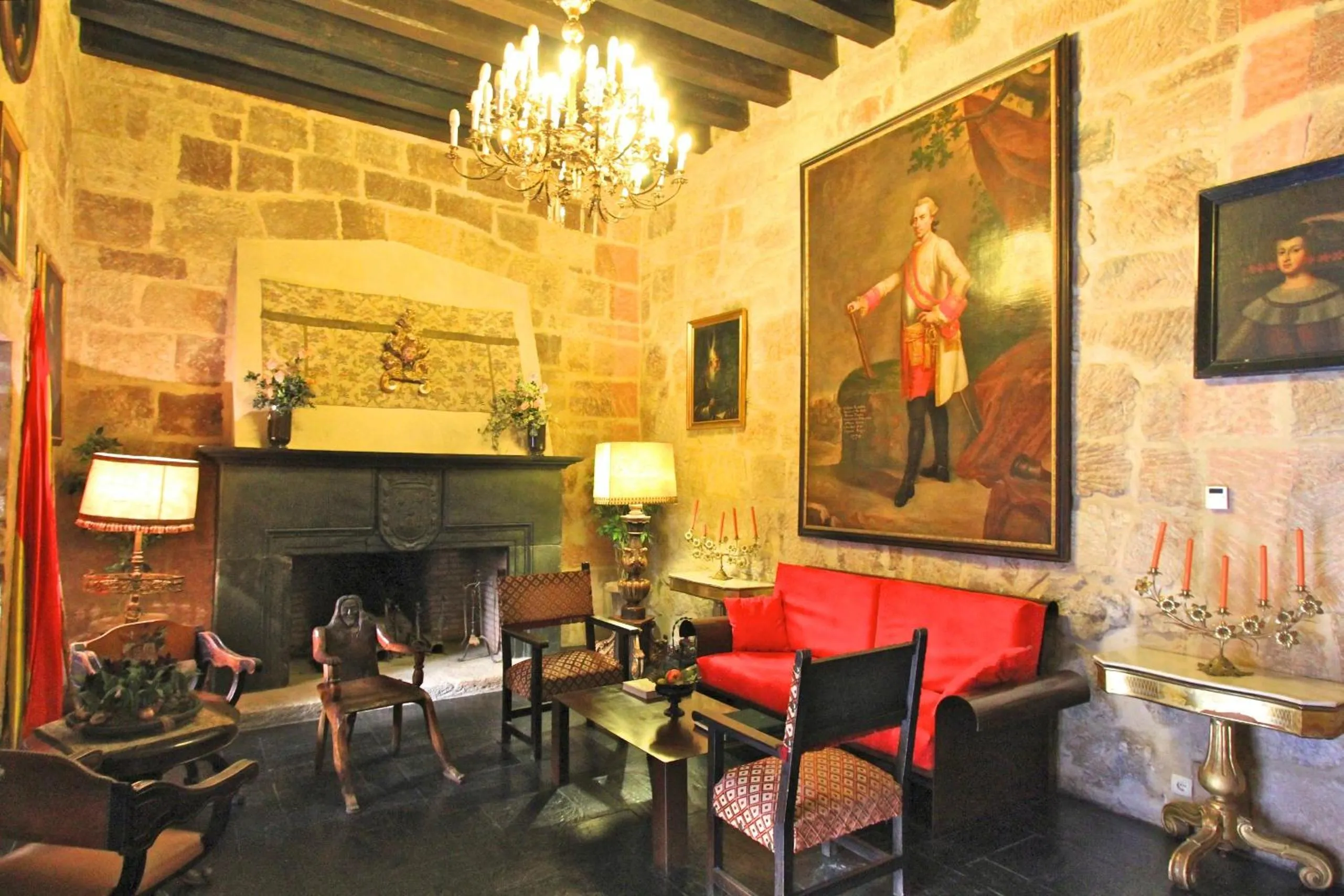 Living room in Posada Real Castillo del Buen Amor
