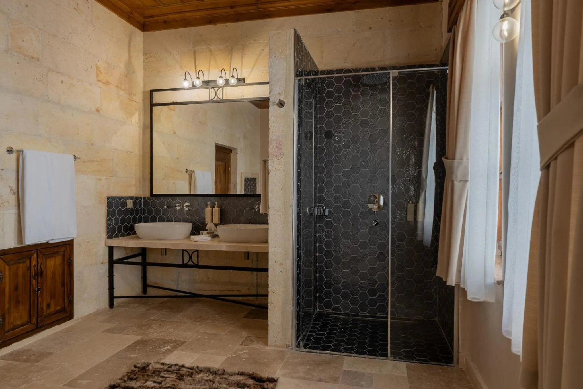 Shower in Asmalı Konak Cave Suites