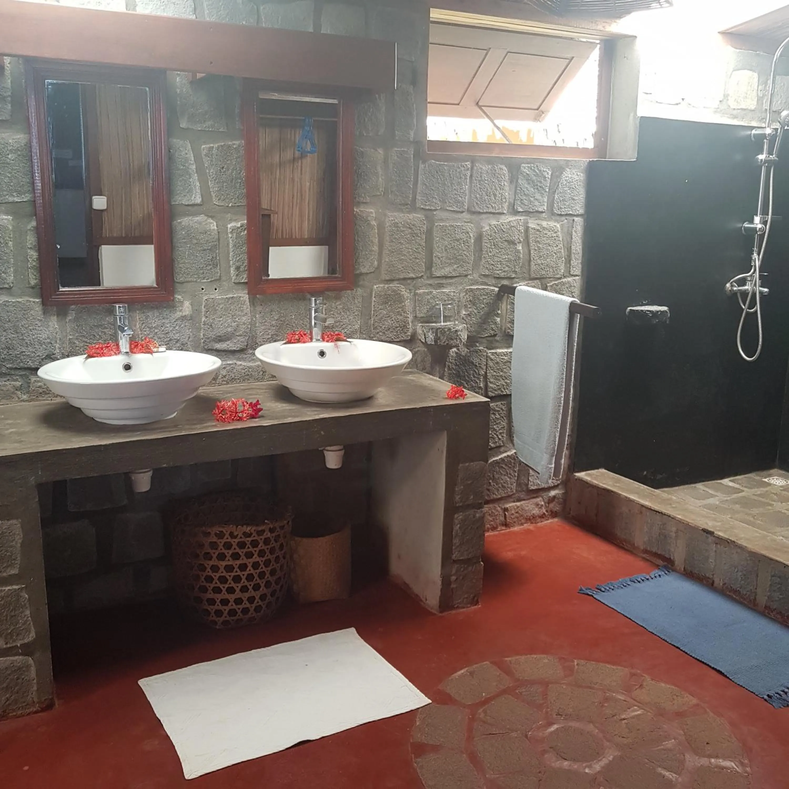 Shower in Libertalia Hotel