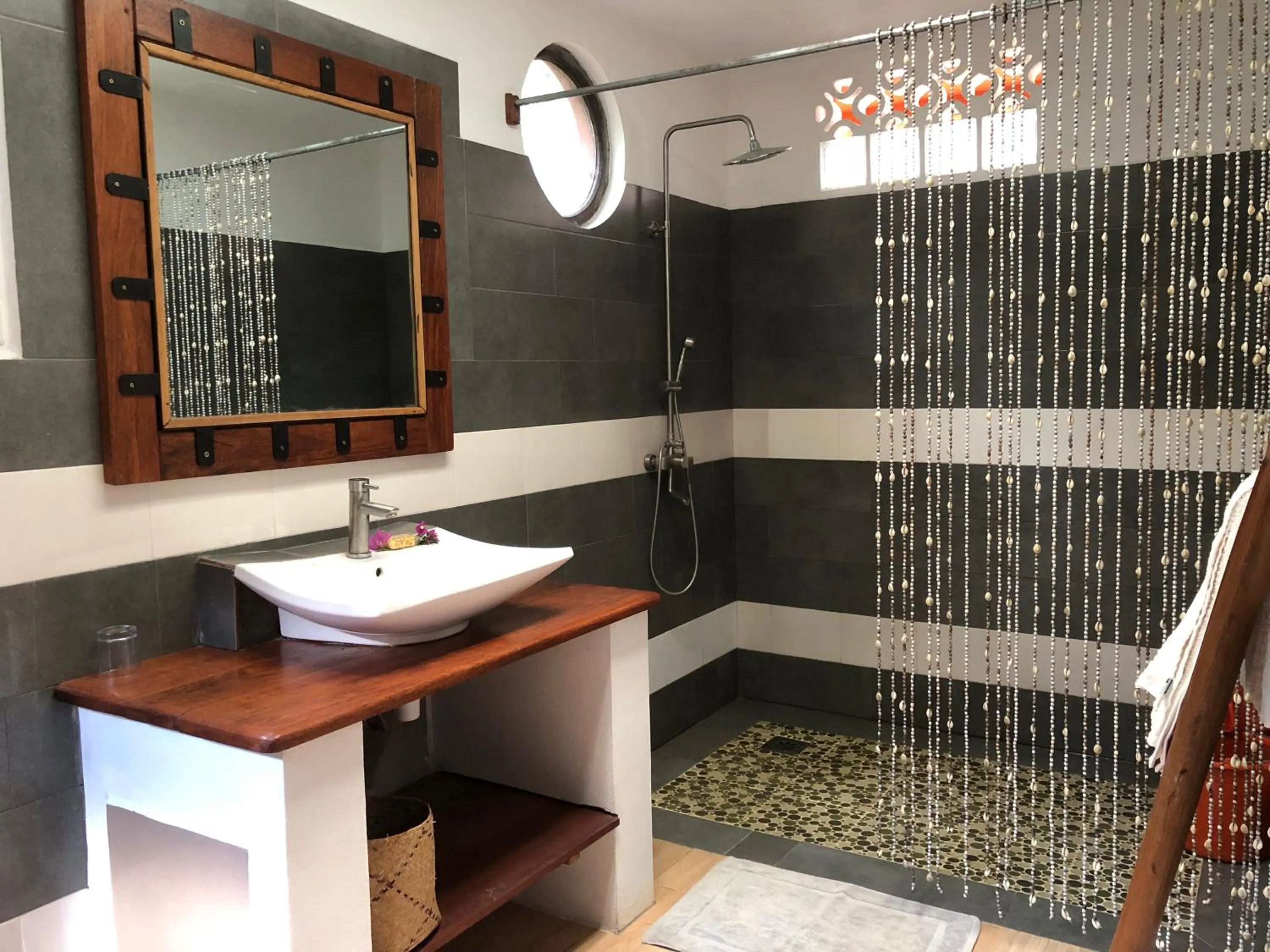 Shower in Libertalia Hotel