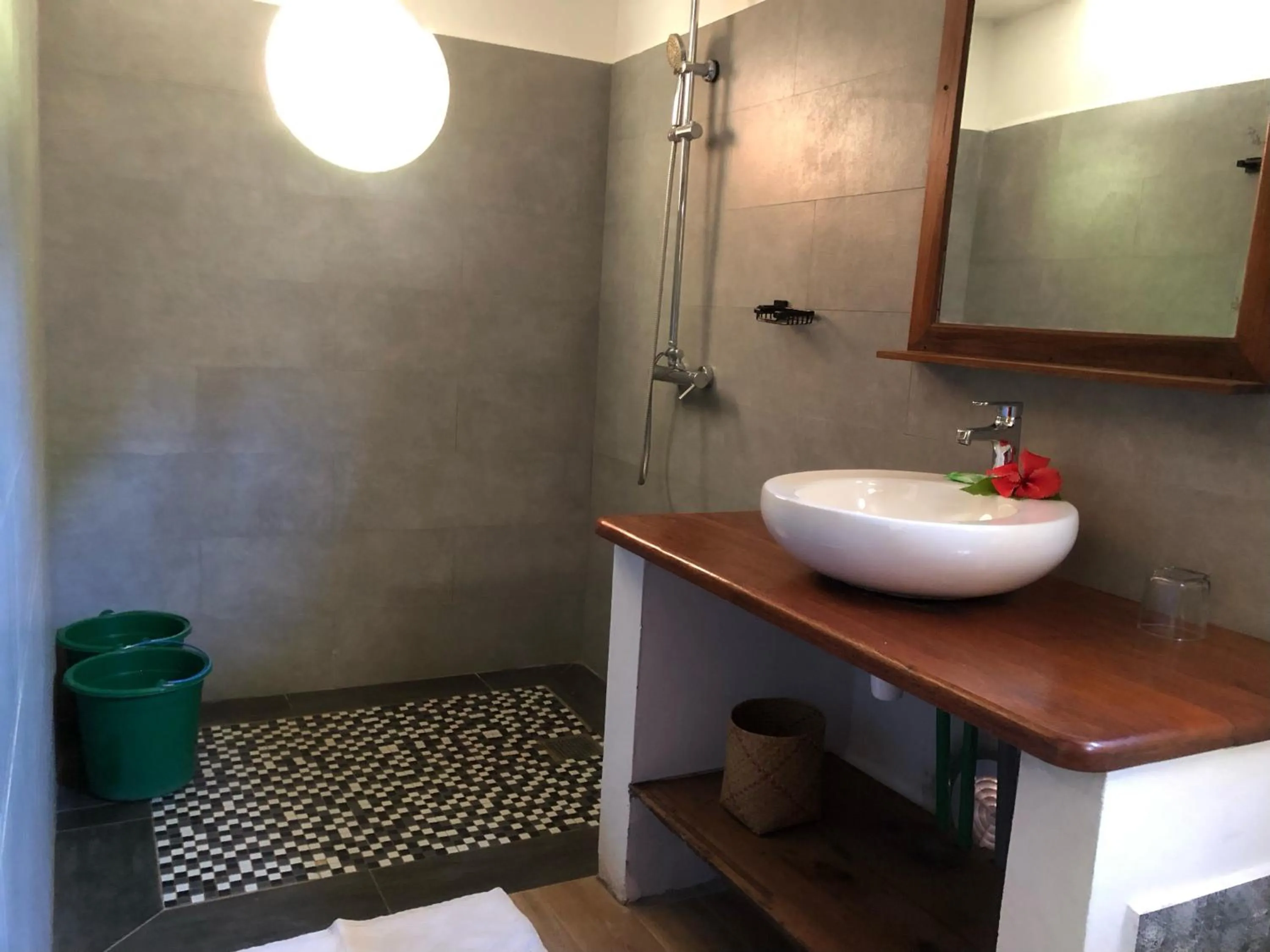 Shower in Libertalia Hotel