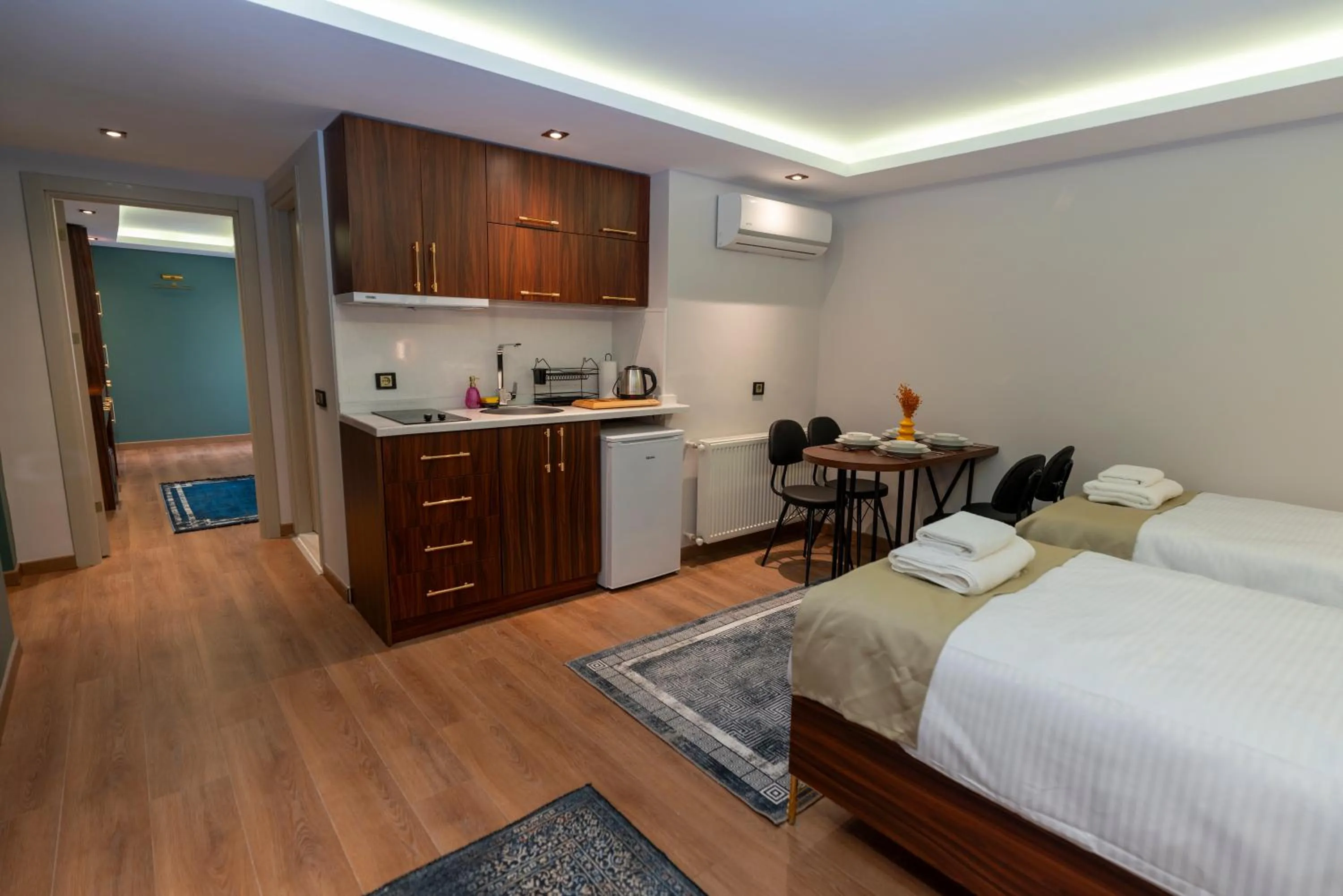 Kitchen or kitchenette, Bed in THE MUA LUXURY HOMEs