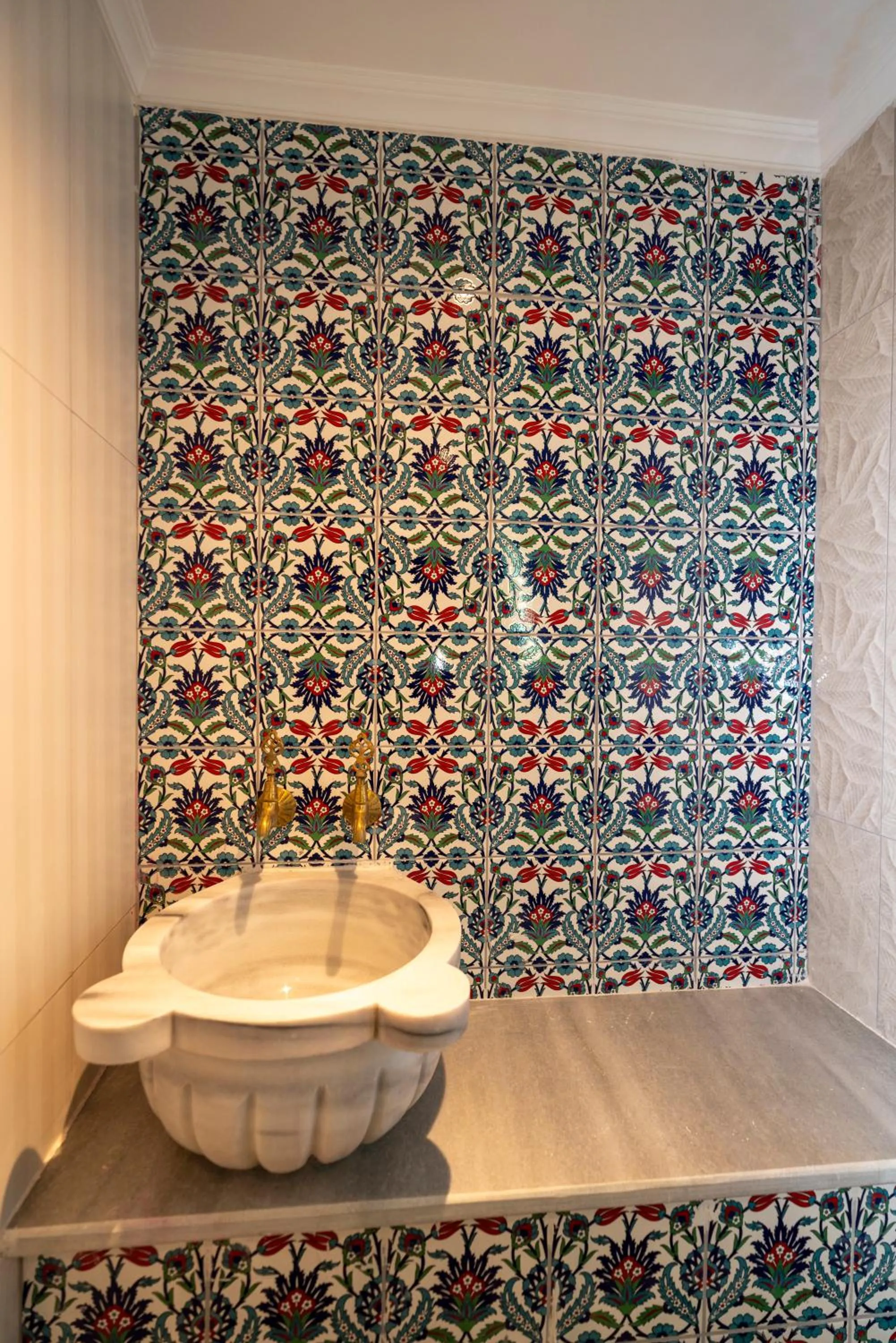 Bathroom in THE MUA LUXURY HOMEs