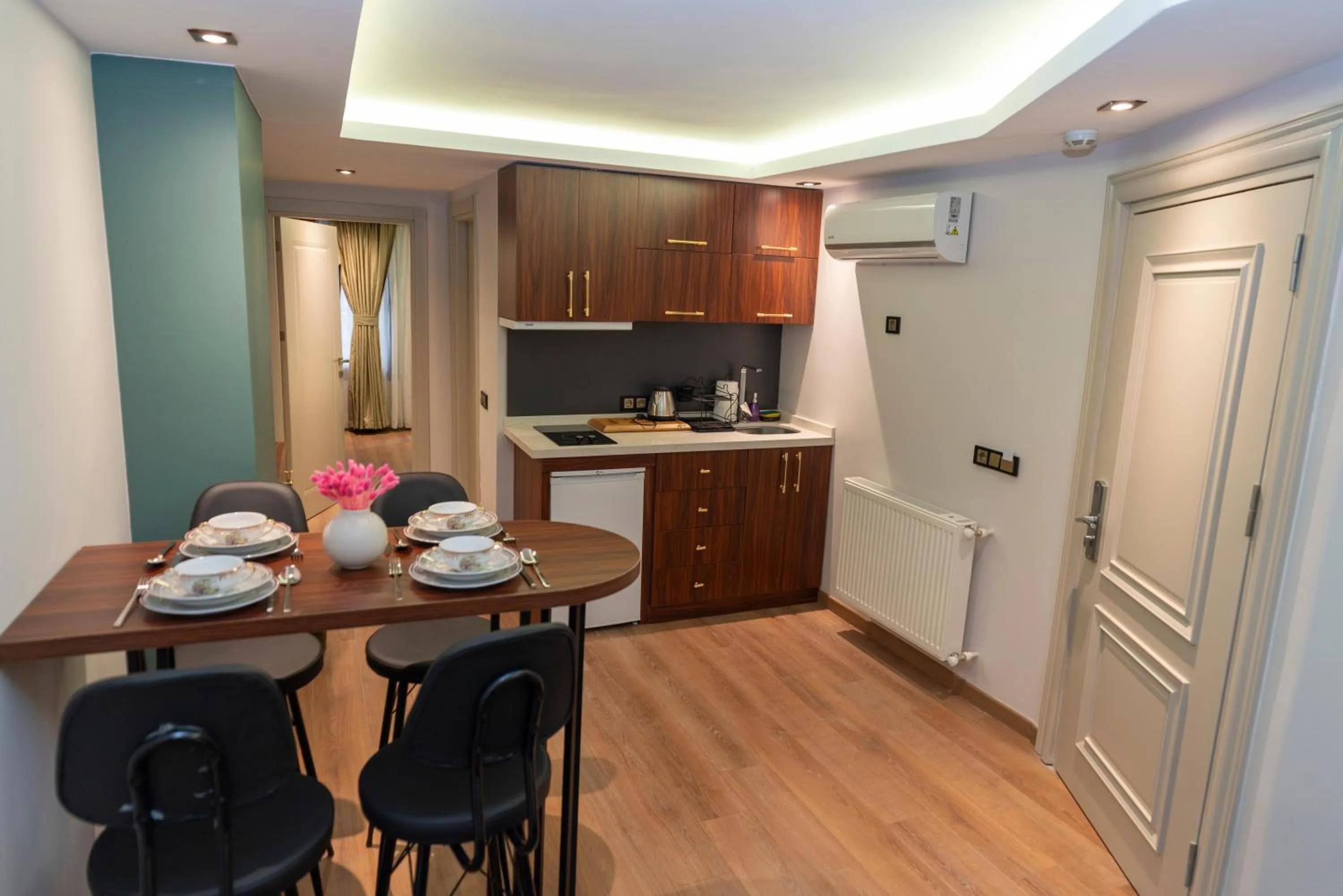 kitchen in THE MUA LUXURY HOMEs