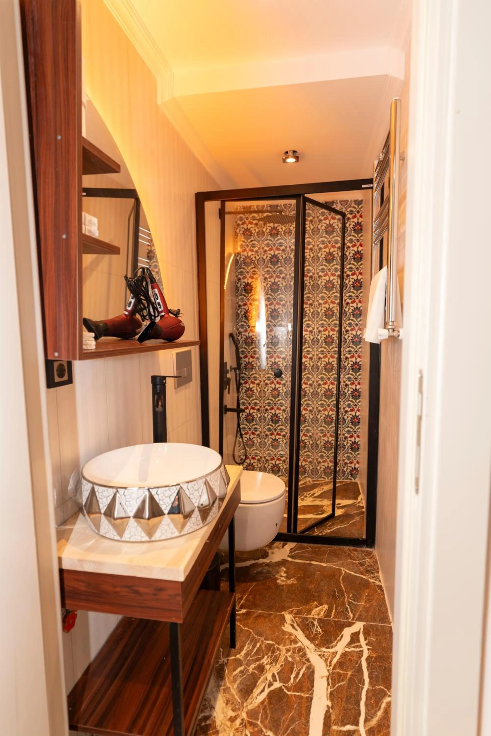 Bathroom in THE MUA LUXURY HOMEs